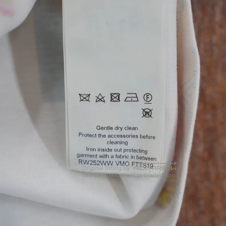 Louis Vuitton Louis Vuitton 25ss new graffiti print neckline chain short Size S / US 4 / IT 40 - 4 Thumbnail