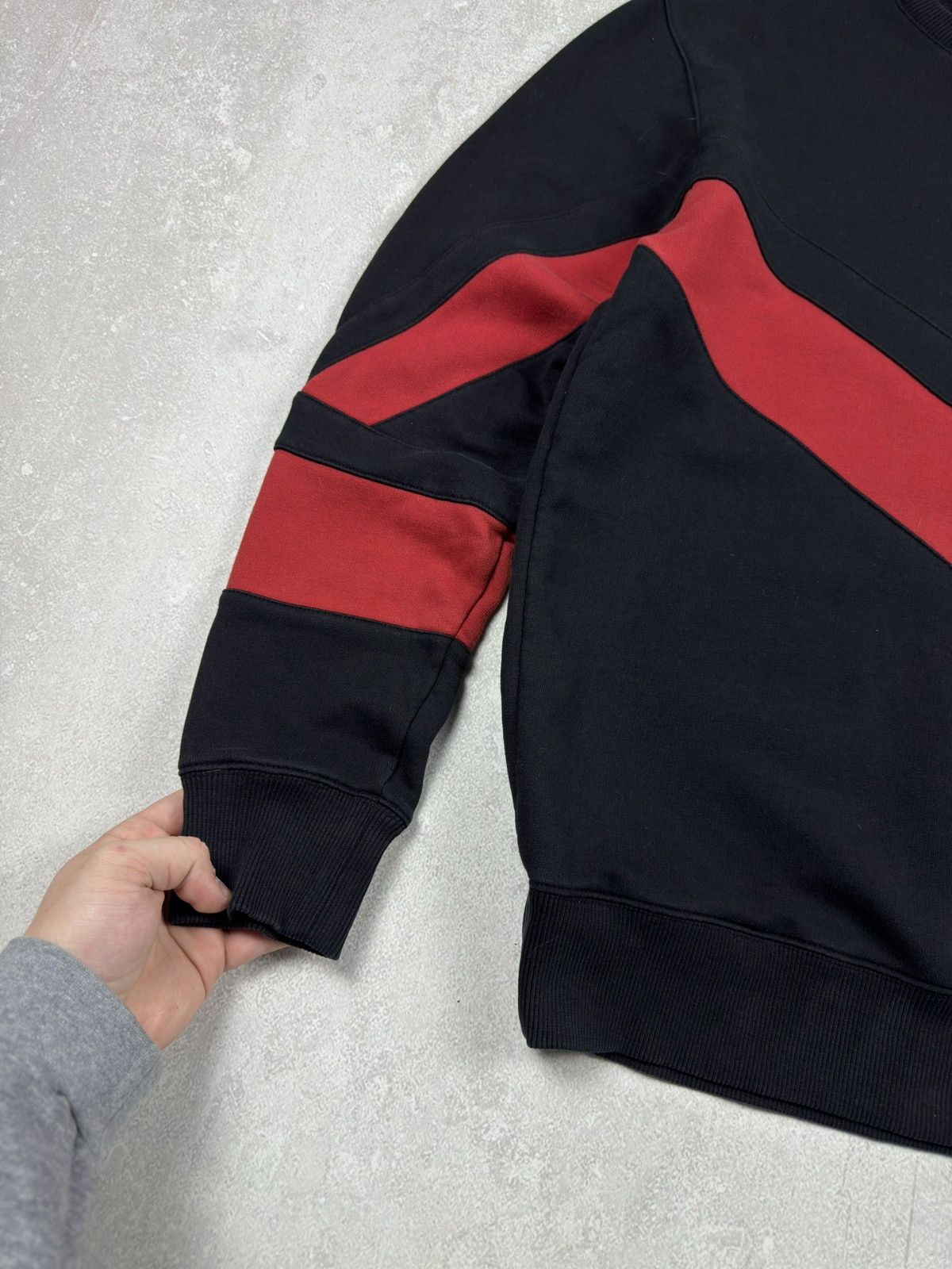 Givenchy Givenchy Band Insert Crew Neck Black/Red Sweatshirt size M Size US M / EU 48-50 / 2 - 5 Thumbnail