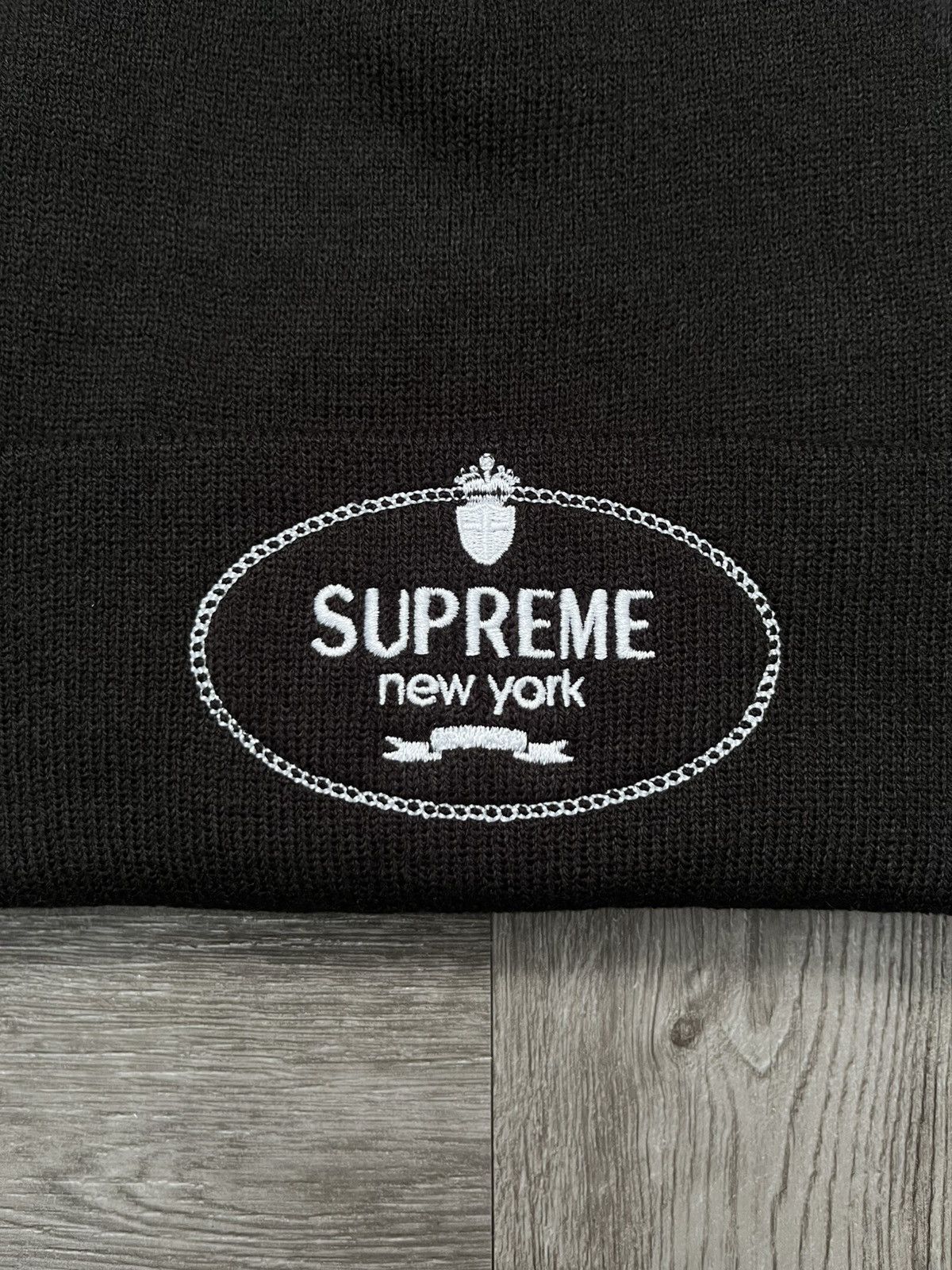 Supreme Crest Beanie Black - US