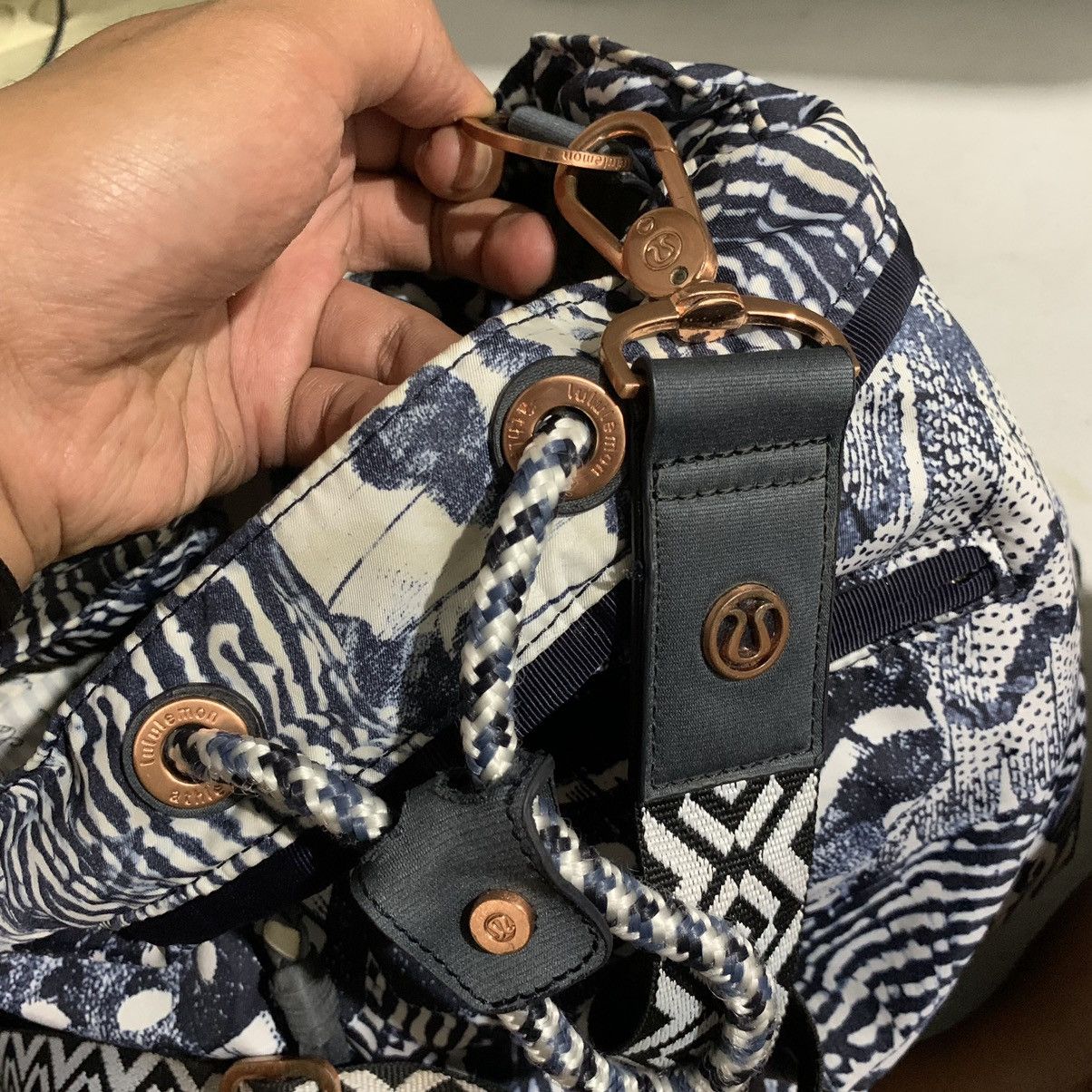 Lululemon Lululemon Wanderlust Diversity Bag 2015 Winged Mosaic Blue Size ONE SIZE - 5 Thumbnail
