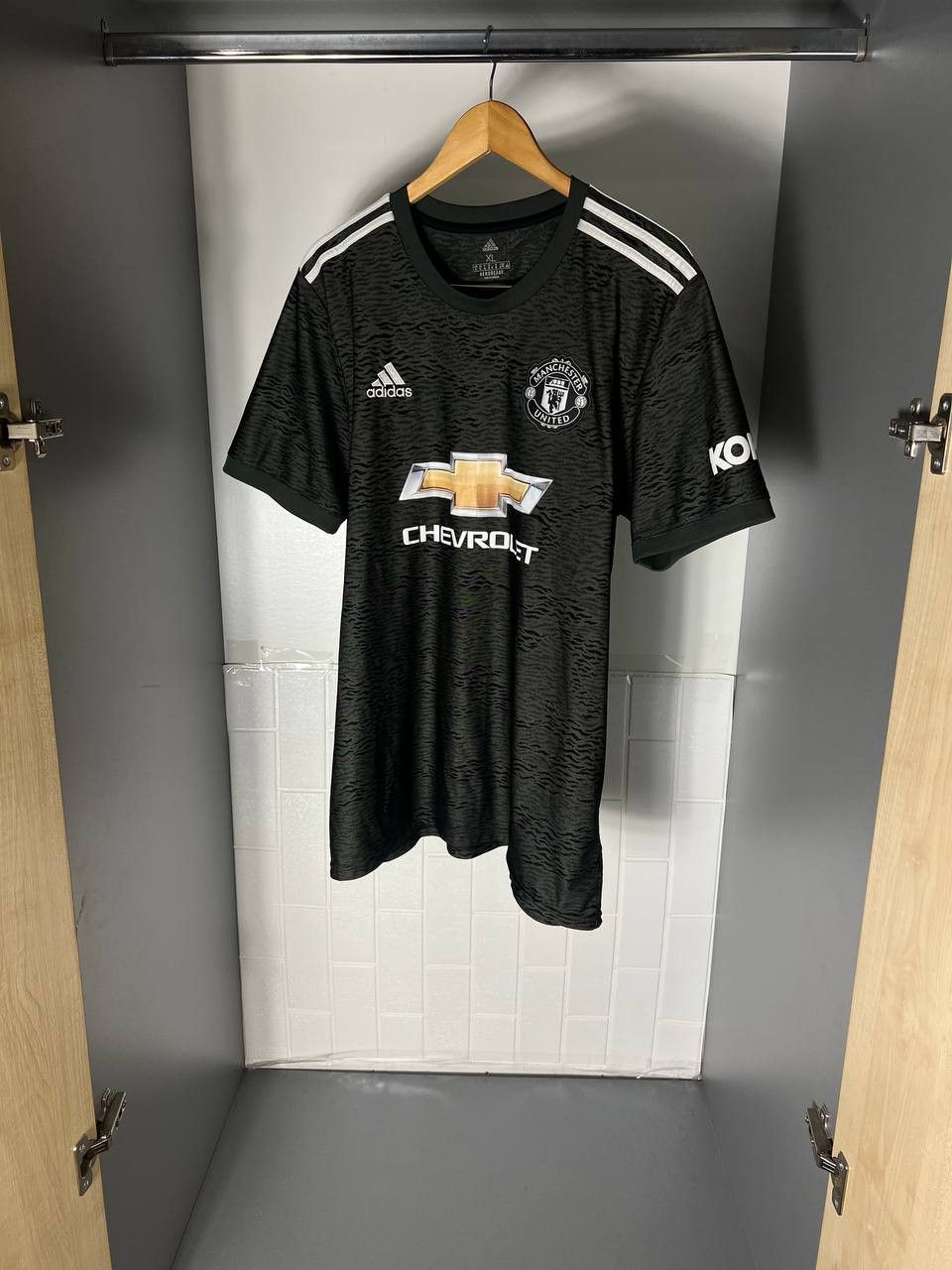 Vintage VERY RARE ADIDAS FC MANCHESTER UNITED ENGLAND SOCCER JERSEY Size US XL / EU 56 / 4 - 4 Thumbnail
