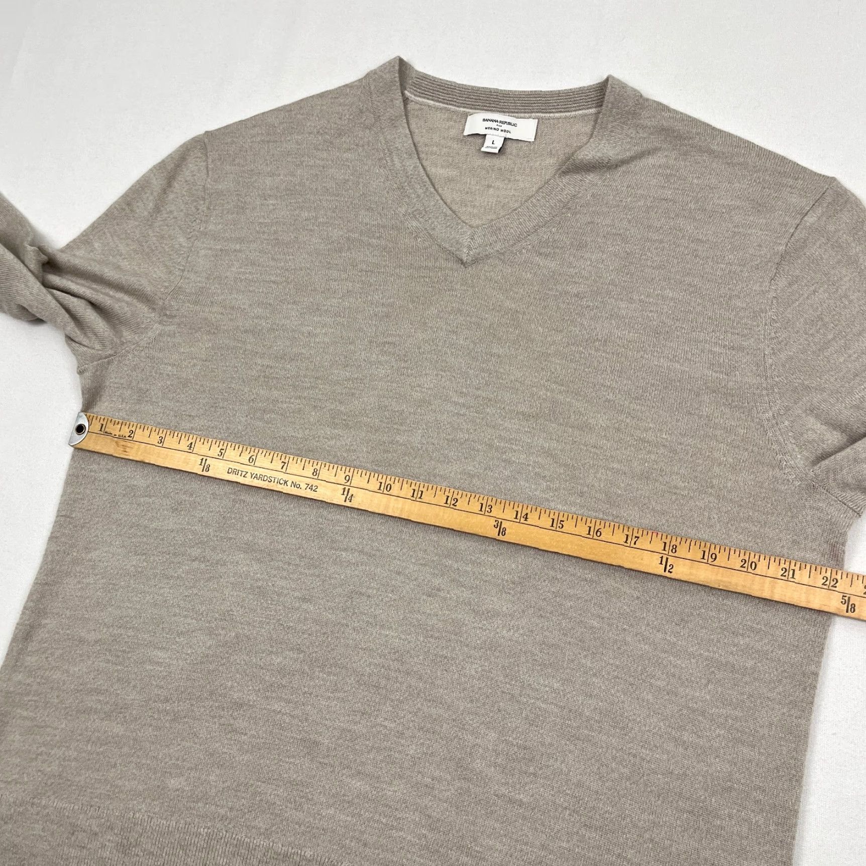 Banana Republic Banana Republic Sweater Mens L Sand Brown Merino Wool V-Neck Pullover Academia Size US L / EU 52-54 / 3 - 5 Thumbnail