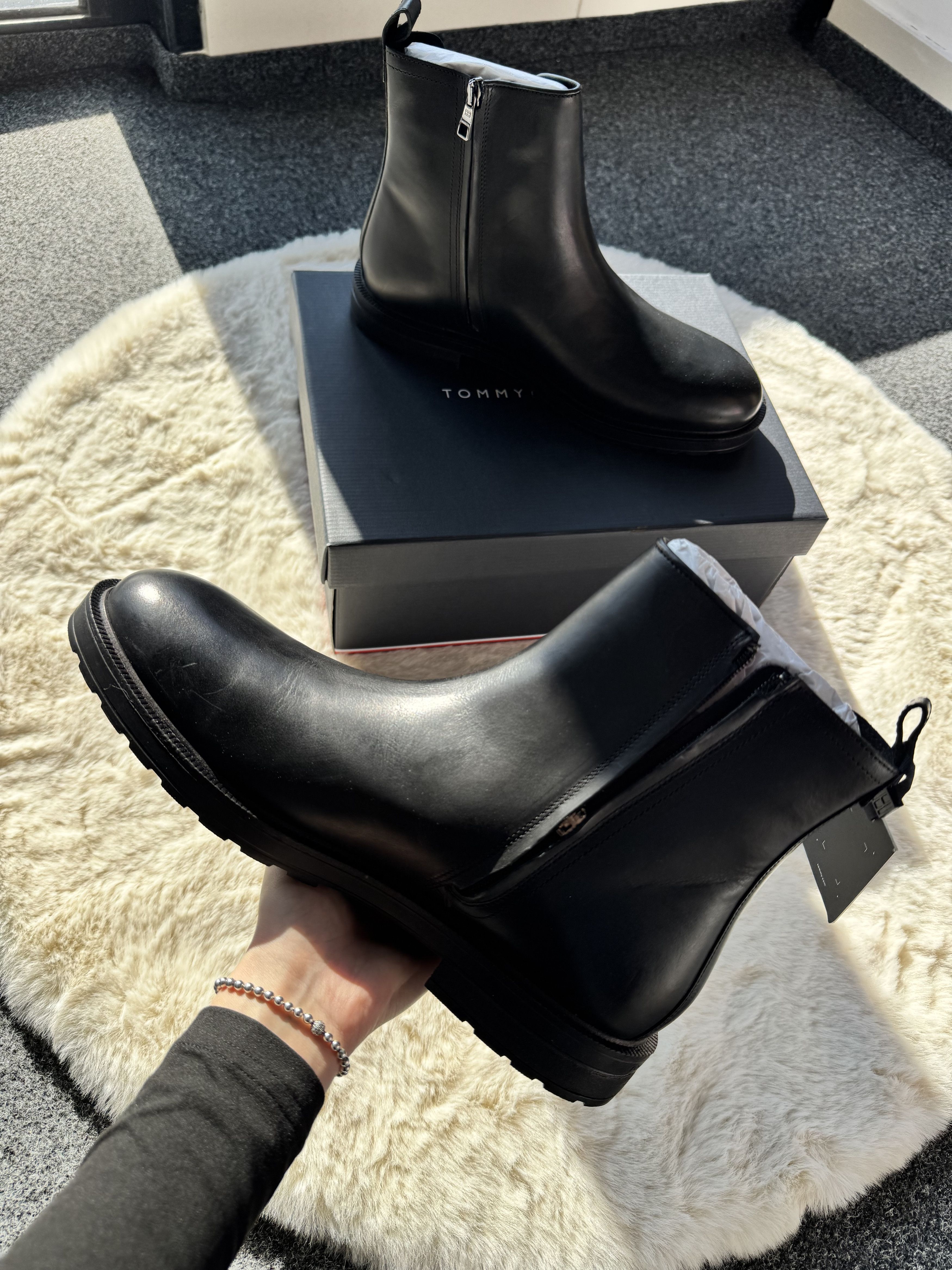 Tommy Hilfiger Tommy Hilfiger Cleated - Black leather ankle chelsea boots Size US 12 / EU 45 - 2 Thumbnail