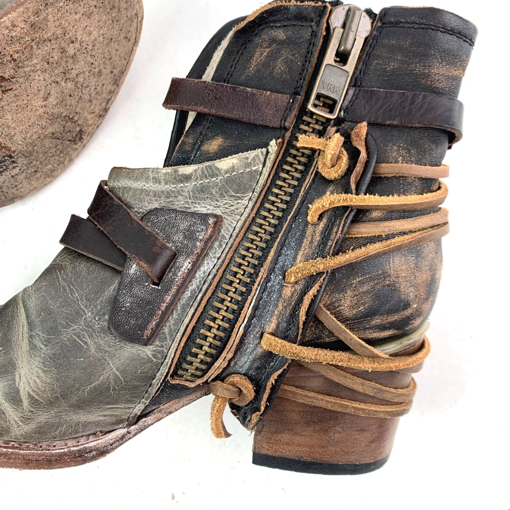 FREEBIRD Freebird Crue Short Leather Booties Boots Womens 6 Gray Leather Straps Zip Vintage: No Shoe Bootie Menus: N/A Size 28" / US 6 / IT 42 - 4 Thumbnail