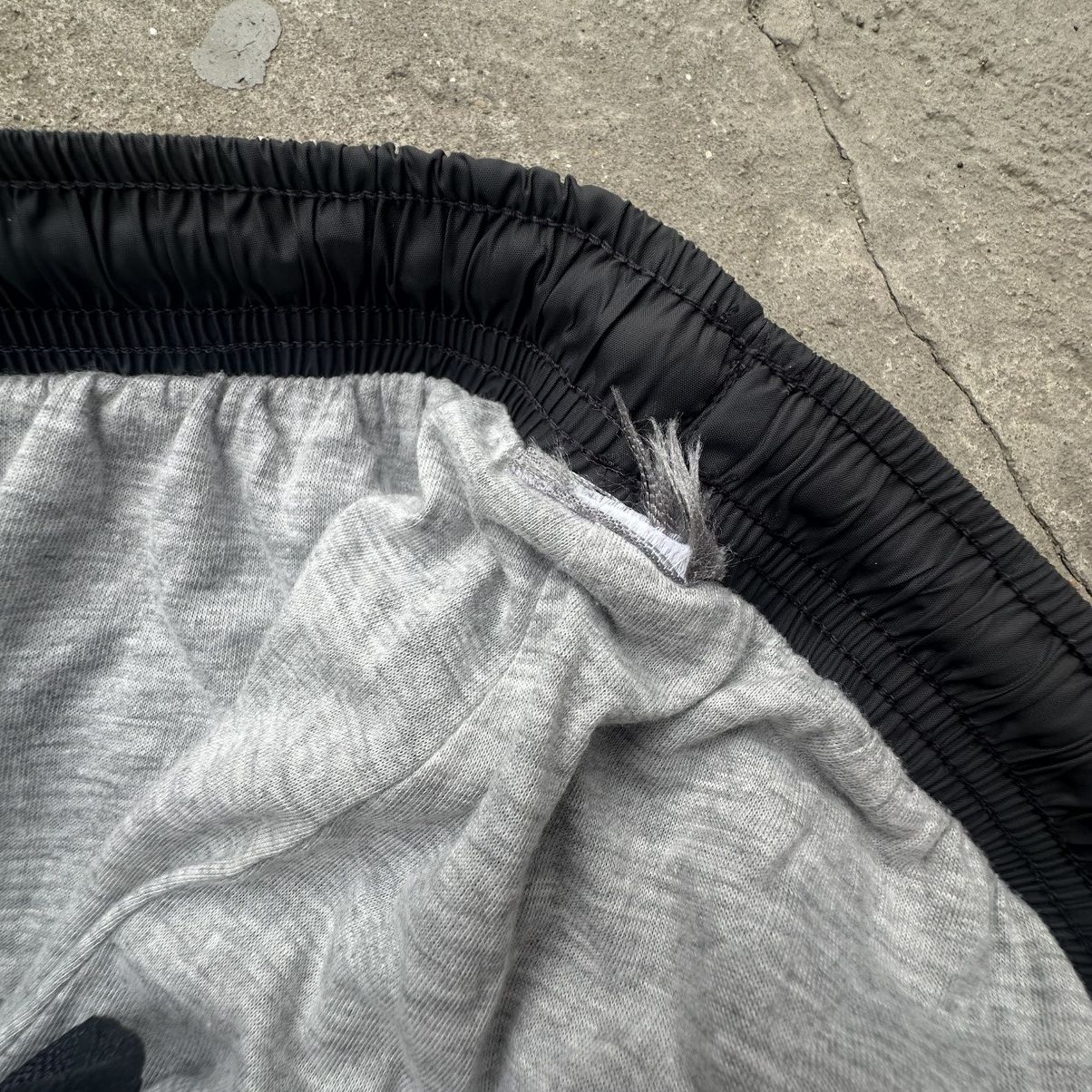 Nike VNTG Nike Nylon track parachute pants small logo zipped up Size US 36 / EU 52 - 8 Thumbnail
