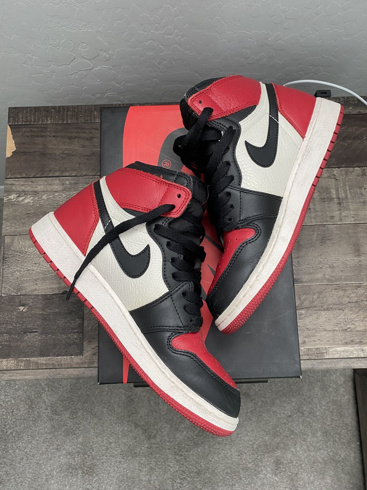 Jordan Brand × Nike Jordan 1 Black Toe Size US 6 / EU 39 - 2 Thumbnail