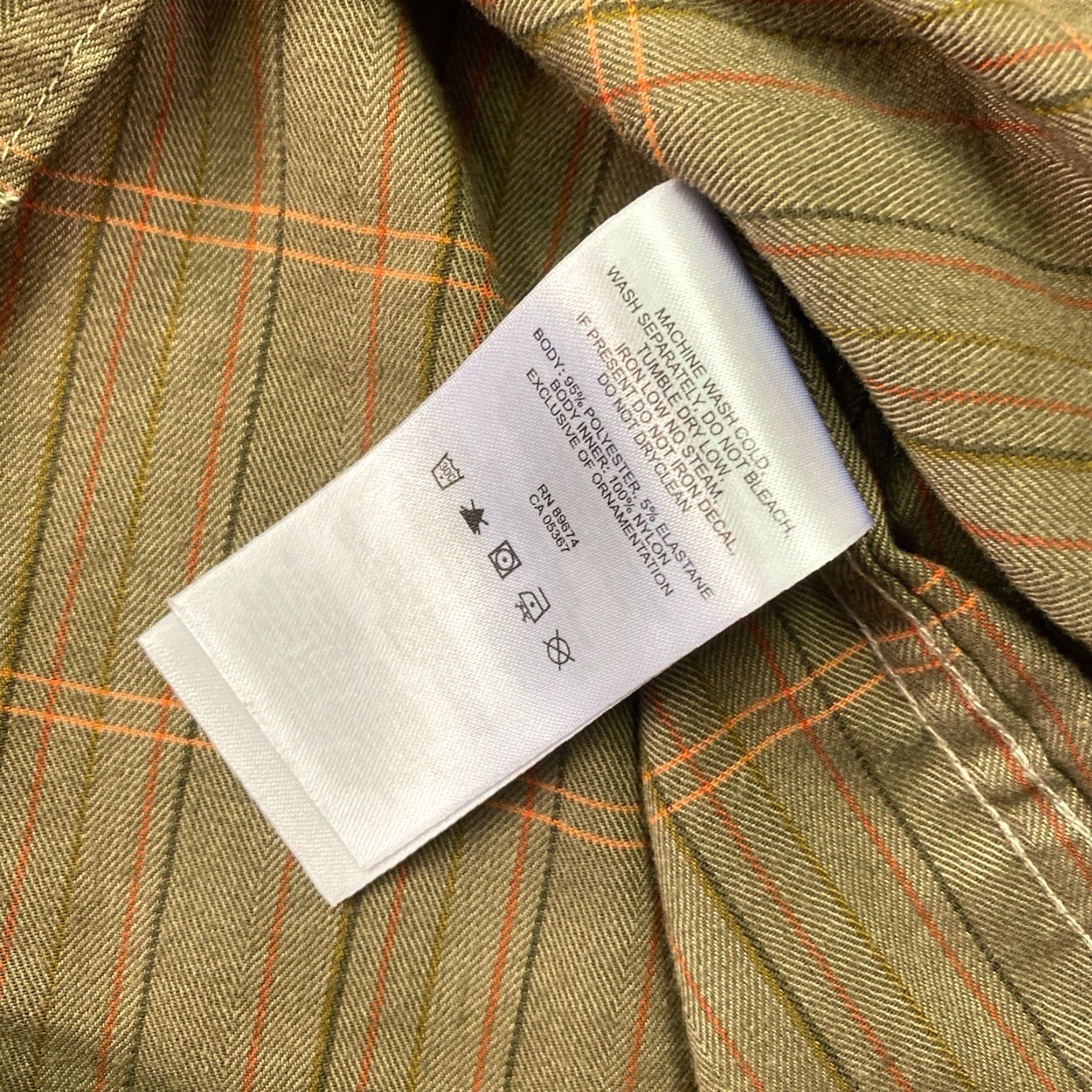 Mountain Hardwear Mountain Hardwear Button-Up Shirt Red Stripes Long Sleeve S Mens Regular Pocketed Busy Outdoor Midweight Button-Up Shirt Size US S / EU 44-46 / 1 - 5 Thumbnail