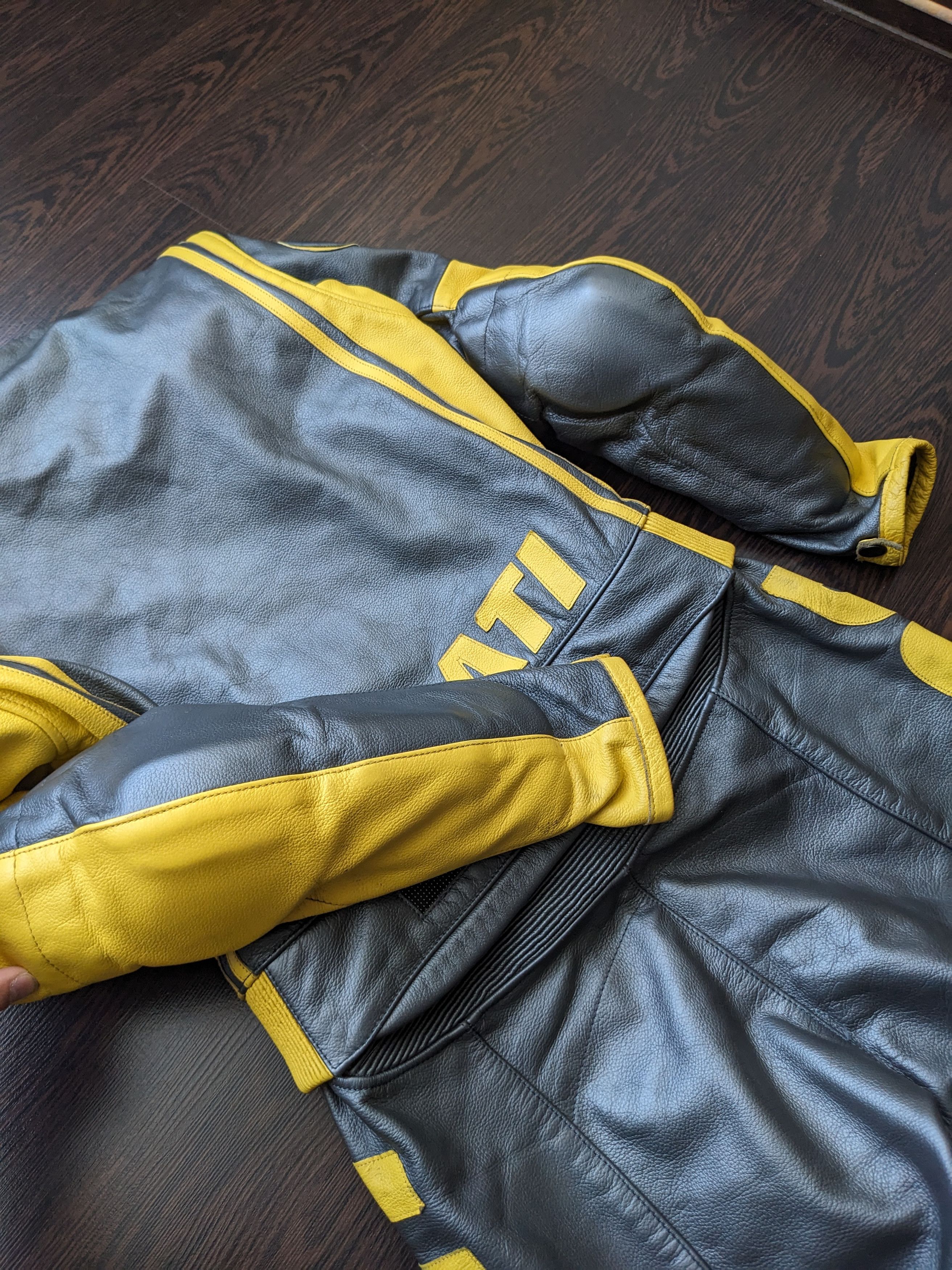 Dainese × Vintage Dainese Ducati Stripe 2 piece Suit Leather Moto Vintage 46 Size S / US 4 / IT 40 - 7 Thumbnail