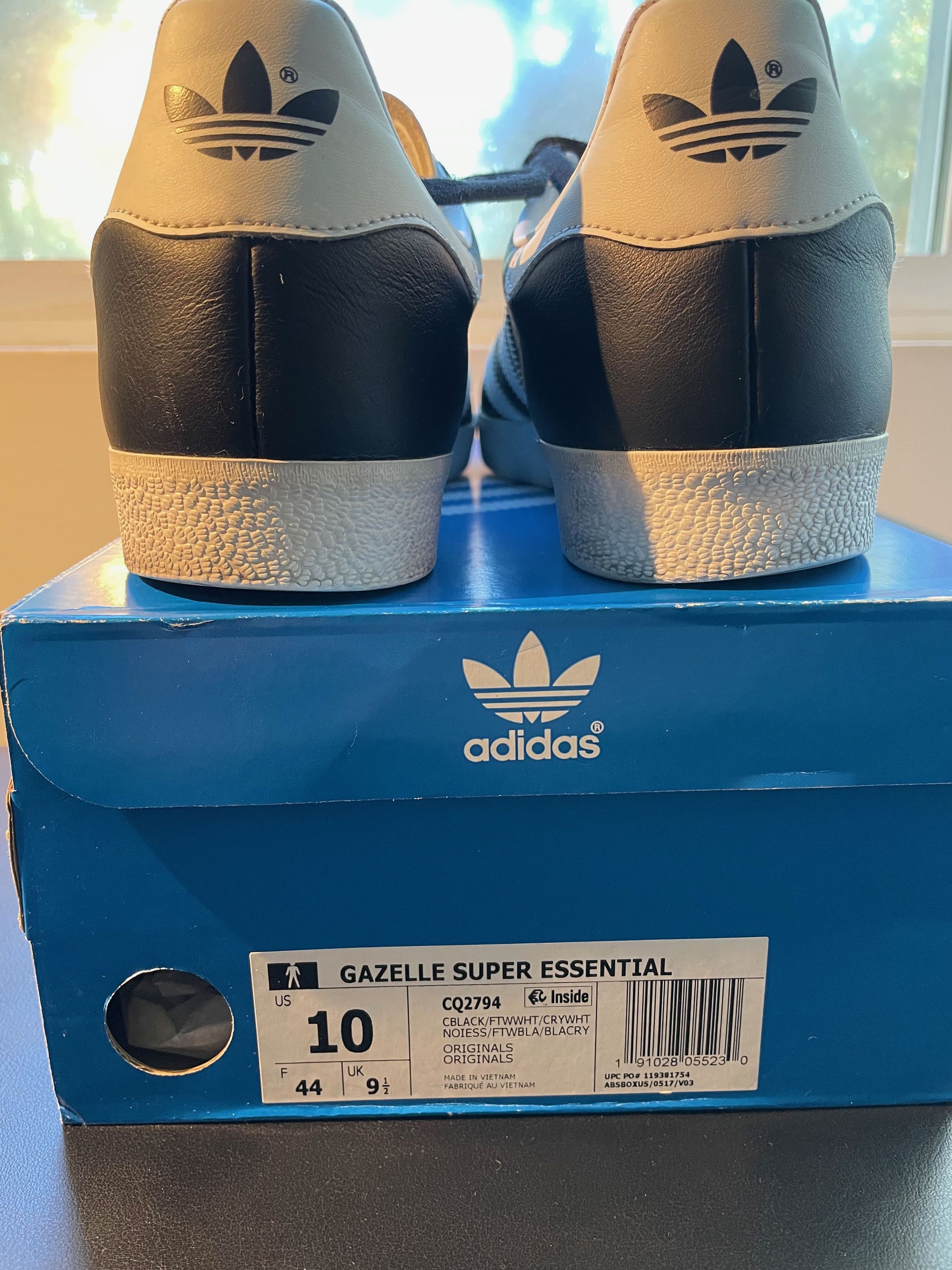Adidas Gazelle Super Essential Size US 10 / EU 43 - 3 Thumbnail