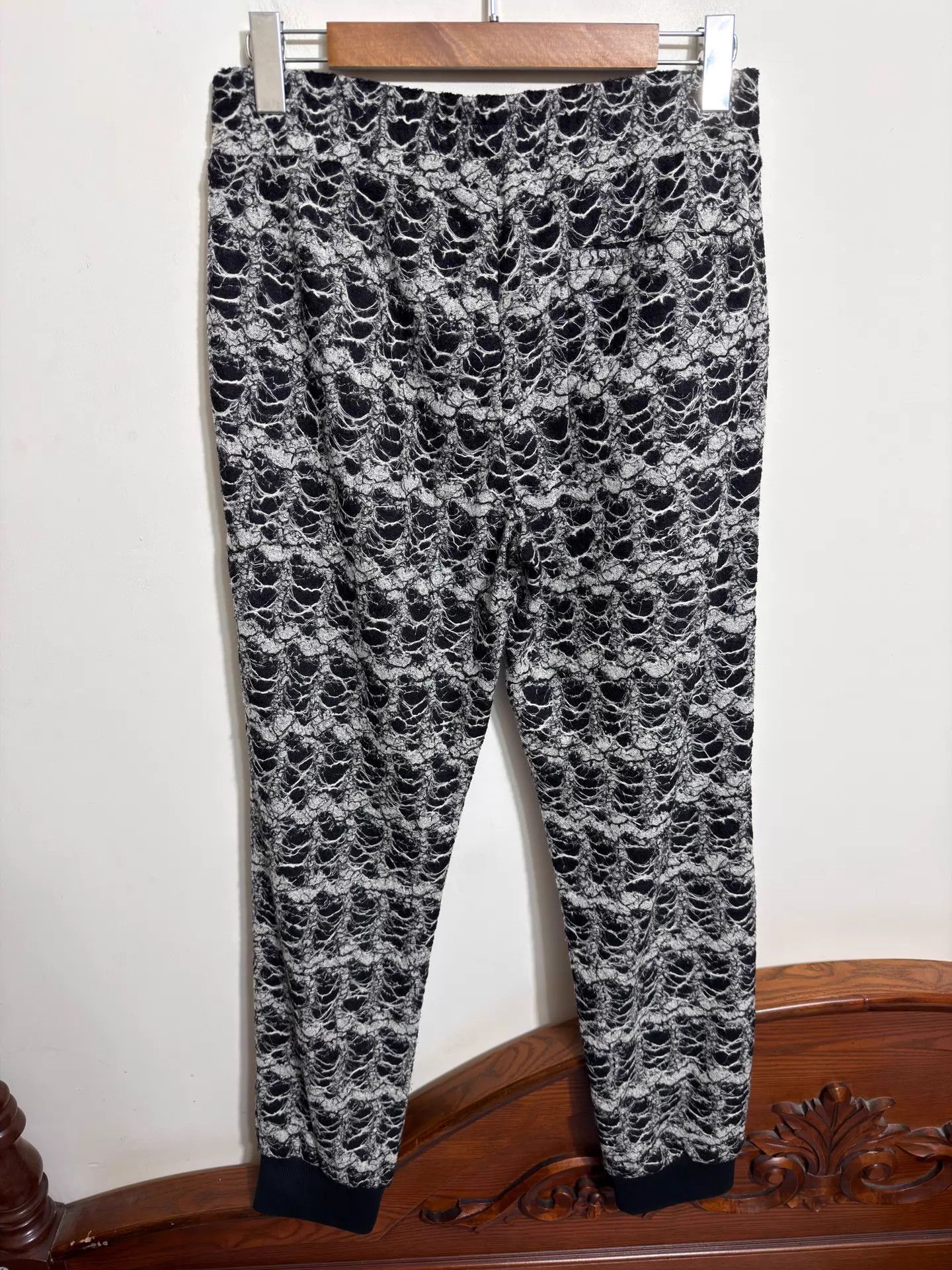 Versace Versace Art Black & White Sweatpants S/L Size US 29 - 2 Thumbnail