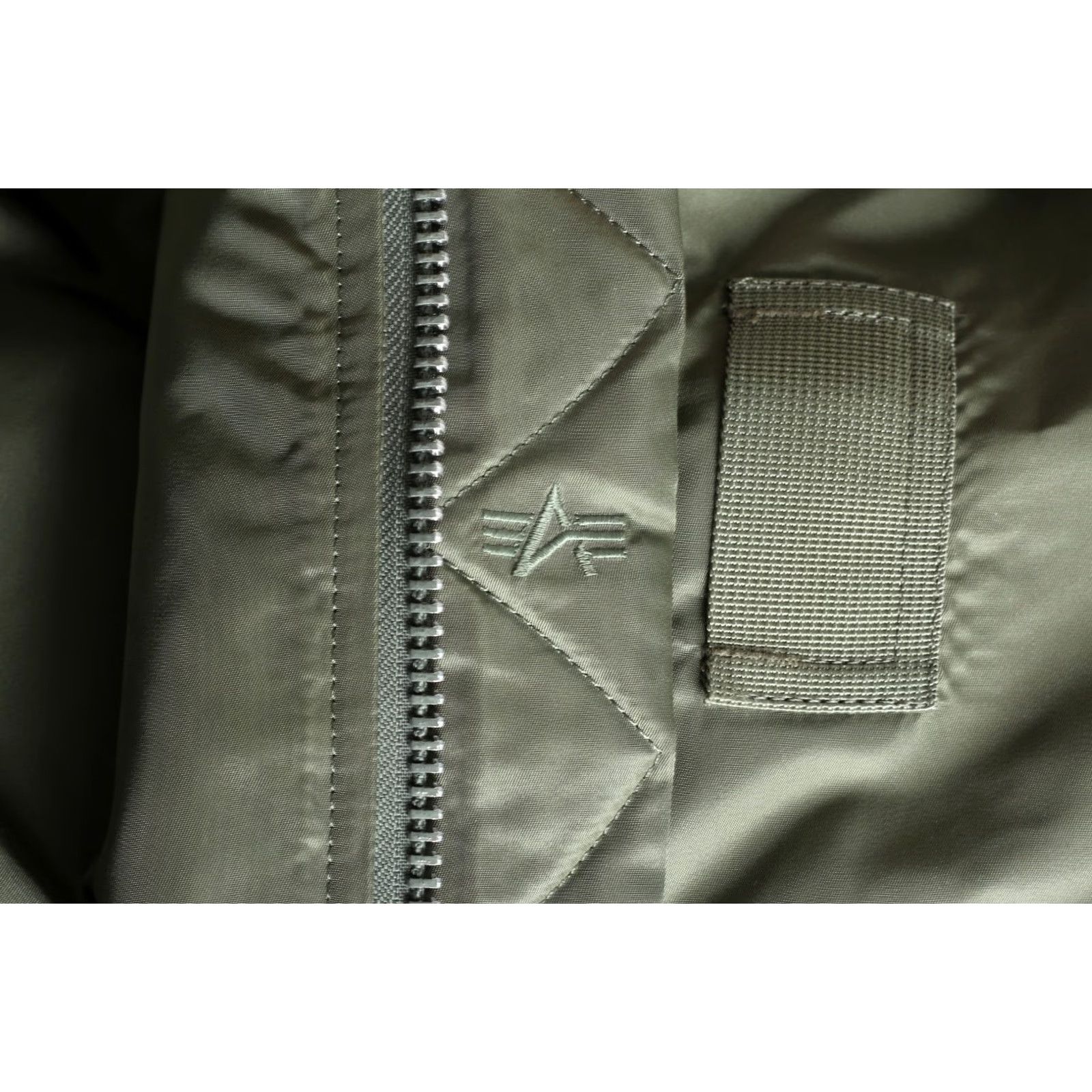Alpha Industries VINTAGE ALPHA INDUSTRIES B-15 Bomber Jacket Men M Green MJ6243 Size US M / EU 48-50 / 2 - 7 Thumbnail