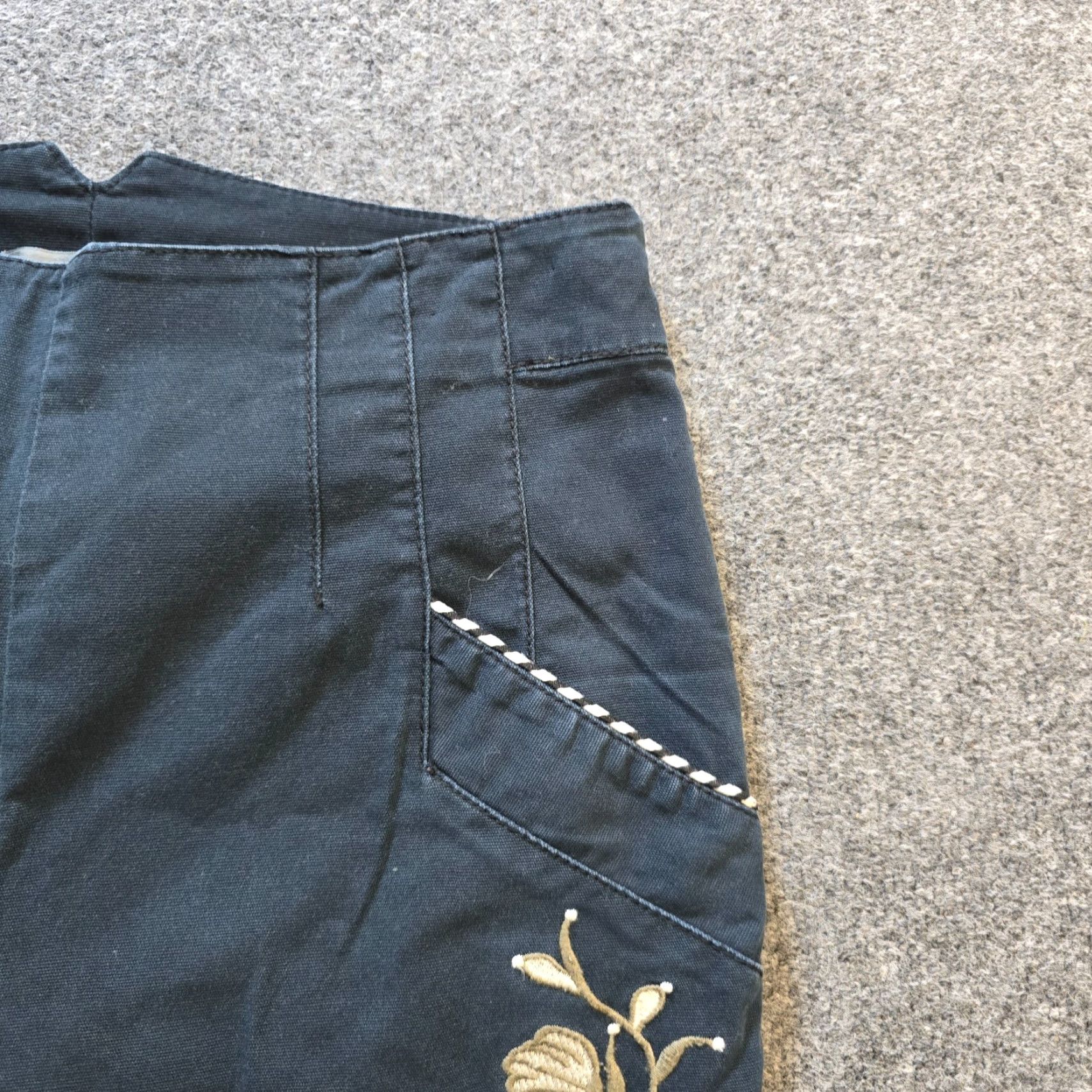 Anthropologie Anthropologie Pants Womens 8 Blue Floral Embroidery Tapered Ankle Boho Casual Size 30" / US 8 / IT 44 - 3 Thumbnail