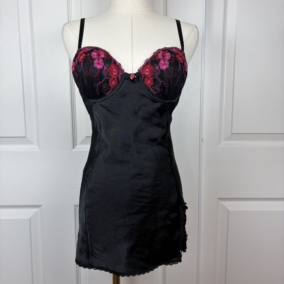 Apt. 9 Apt. 9 black and pink floral embroidered nightie Size M / US 6-8 / IT 42-44 - 1 Thumbnail