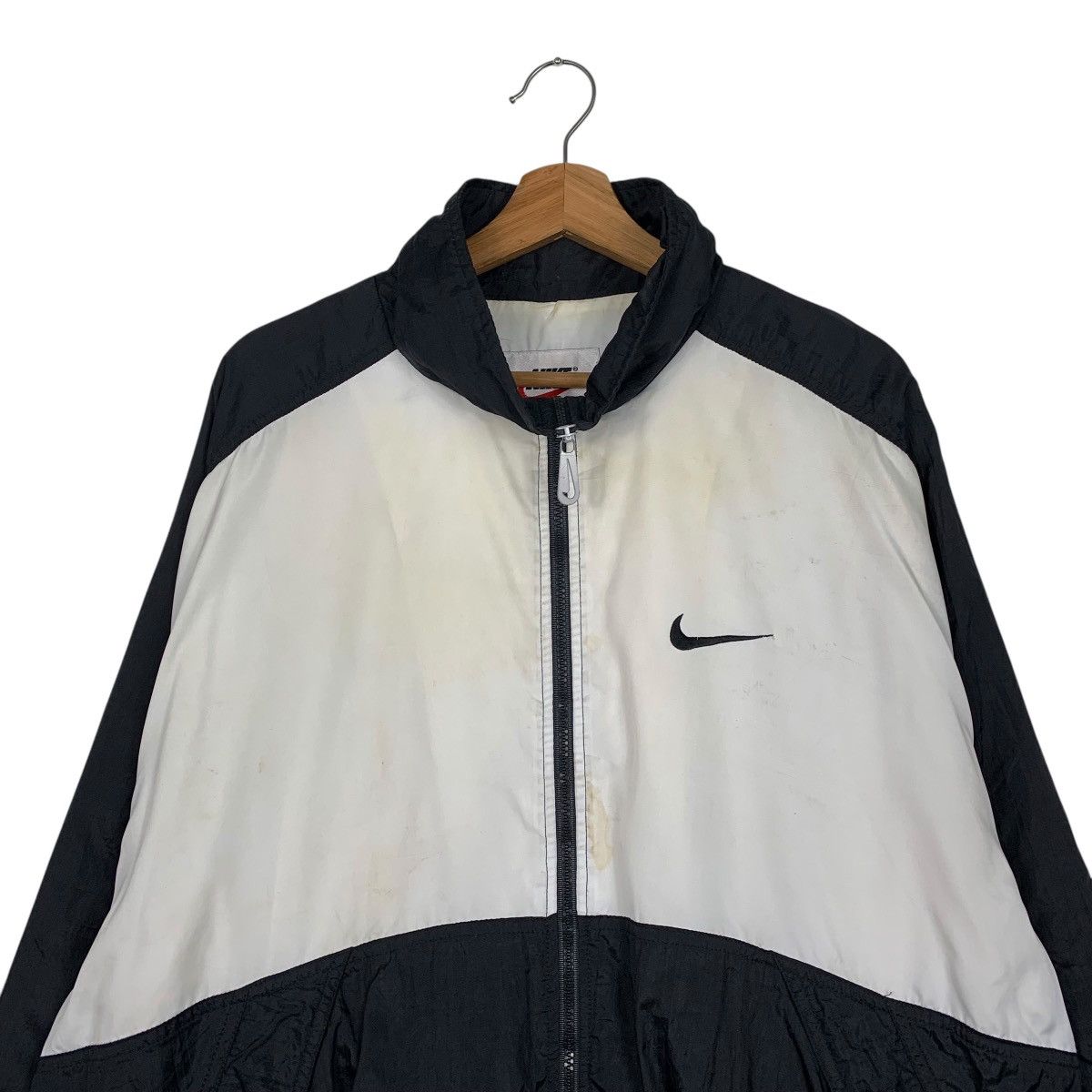 Nike Vintage Nike Big Logo Swoosh Windbreaker Jacket Size US L / EU 52-54 / 3 - 3 Thumbnail