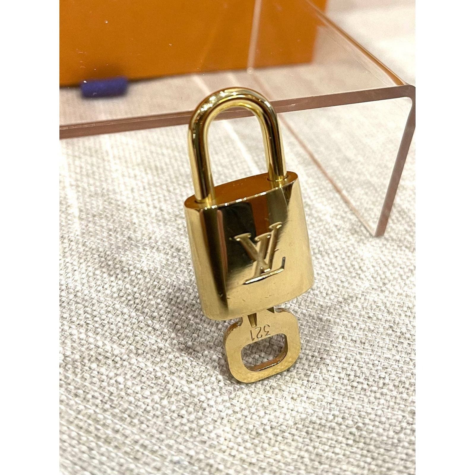 Louis deals Vuitton Lock and Key Set #321 Gold Brass