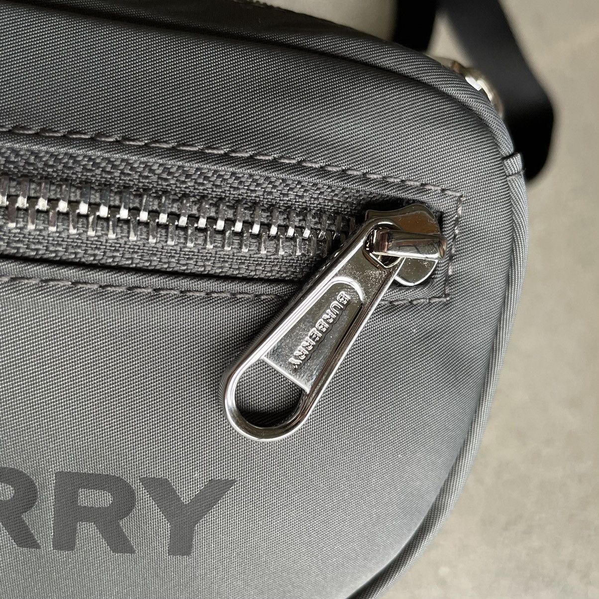 Burberry Burberry Nylon Waist Bag Grey Size ONE SIZE - 4 Thumbnail