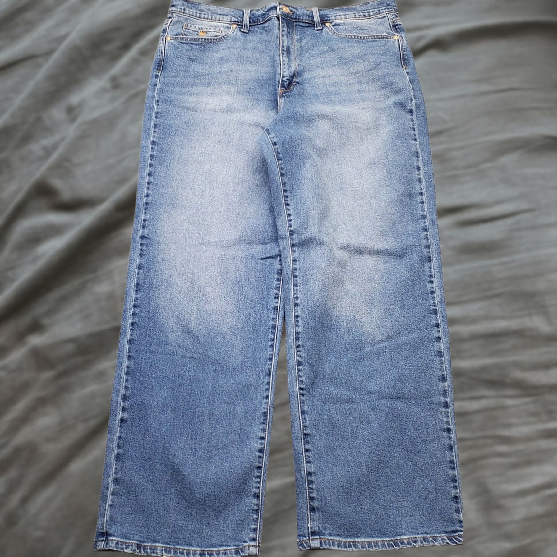 Gloria Vanderbilt Gloria Vanderbilt Jeans Womens 16 Blue Denim Stretch Relaxed Straight Leg Shirt? Size 38" / US 16 / IT 52 - 1 Thumbnail