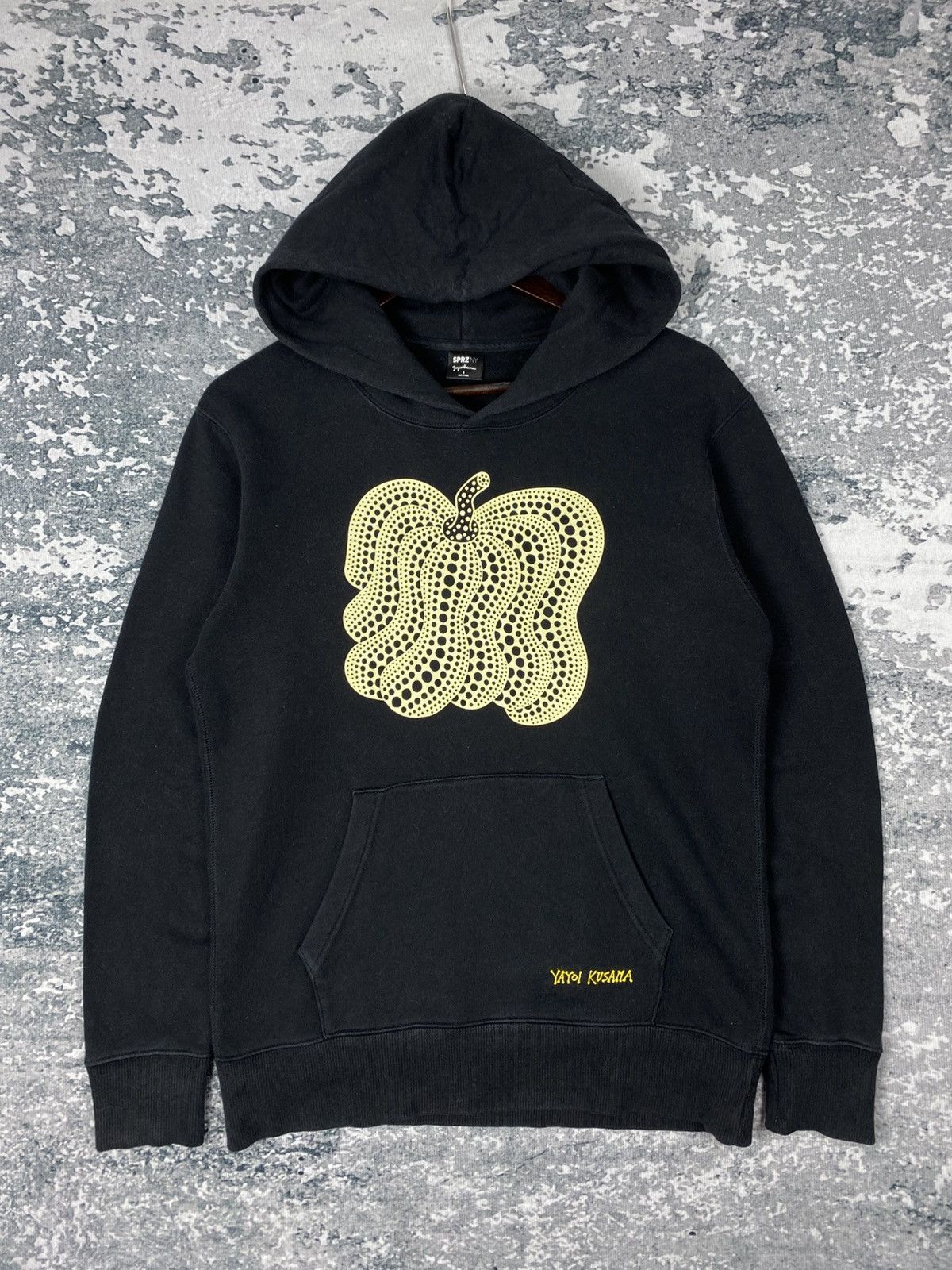 Yayoi Kusama Vintage Yayoi Kusama x Uniqlo Pullover Hoodies Size US S / EU 44-46 / 1 - 1 Thumbnail