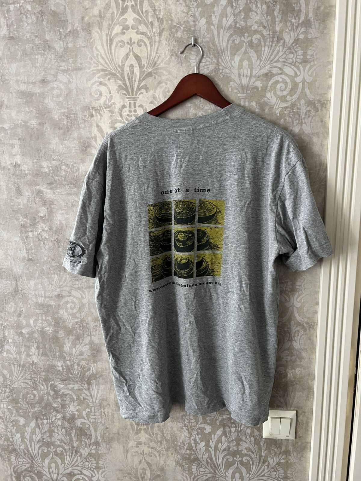 Vintage Vintage 90s Cambodian Landmine Museum Charity T-Shirt Size US XL / EU 56 / 4 - 2 Thumbnail