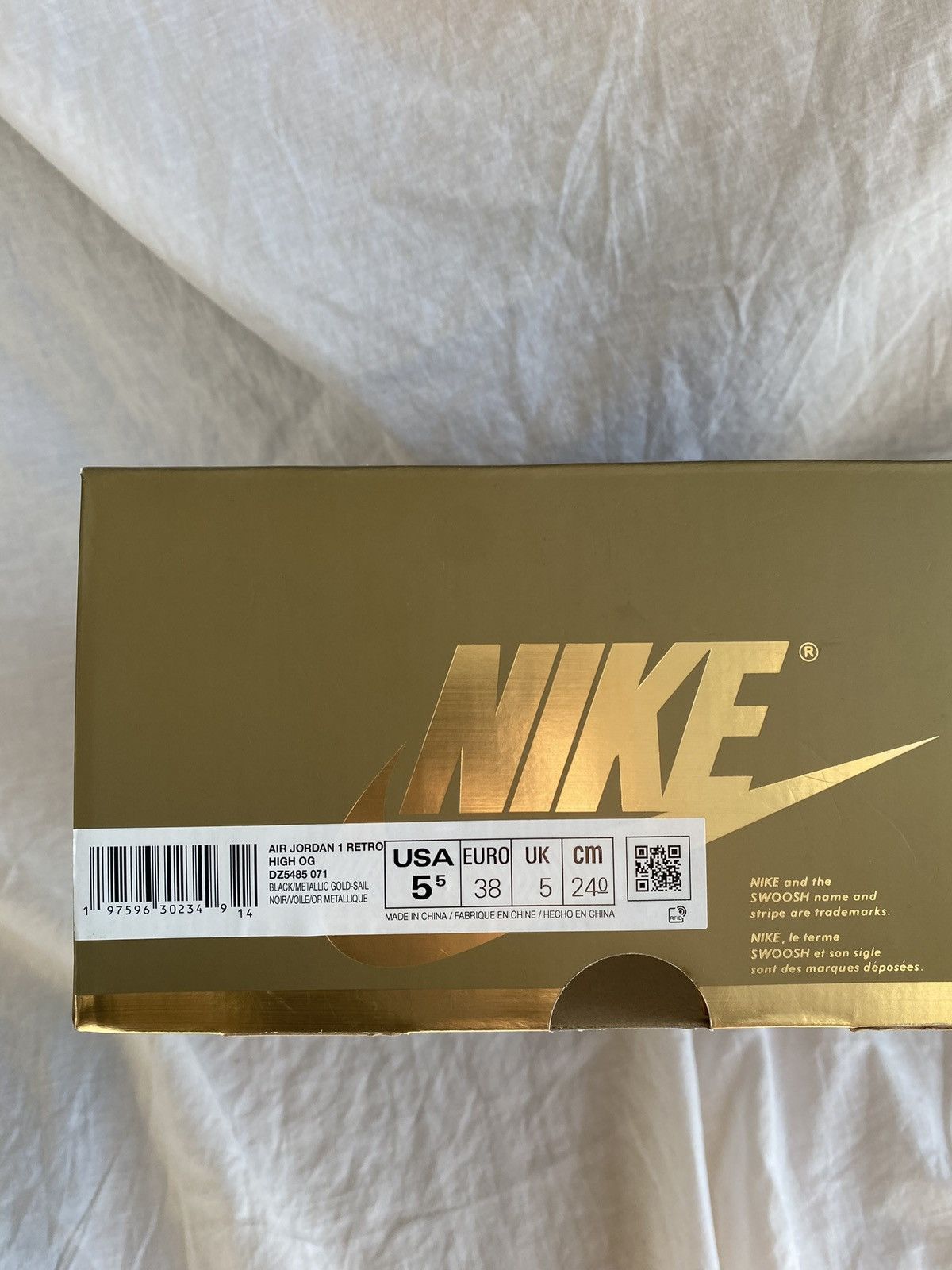 Jordan Brand Nike Air Jordan One Metalic Gold Size US 5.5 / EU 38 - 13 Thumbnail