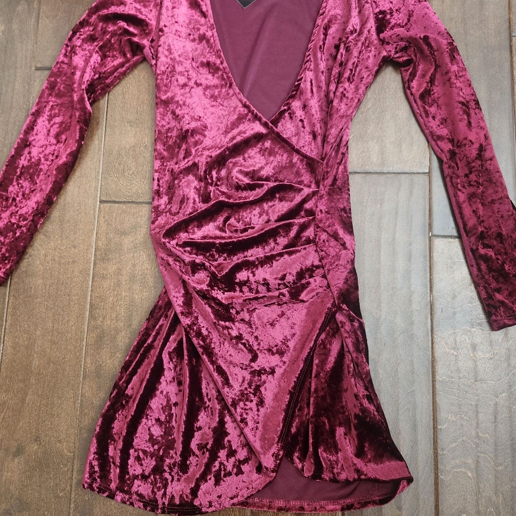 Fashion Nova Fashion Nova Riya Crushed Velvet Dress M Burgundy Wrap NWT Size M / US 6-8 / IT 42-44 - 7 Thumbnail