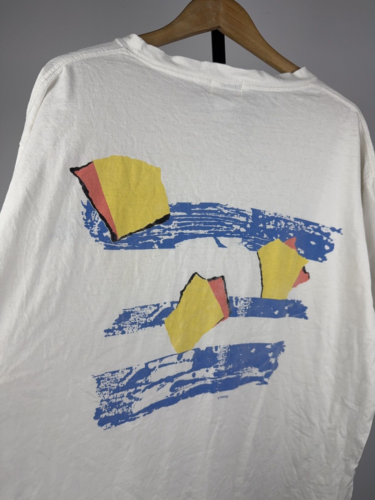 Vintage Vintage 1989 Fiji Abstract Graphic T-Shirt White 80s Art Size US XL / EU 56 / 4 - 14 Thumbnail