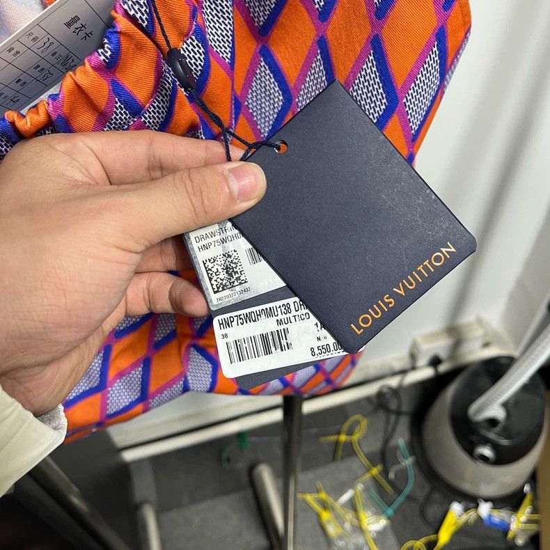 Louis Vuitton Louis Vuitton Prismatic shorts 2504-Nextarrow Size US 38 / EU 54 - 5 Thumbnail