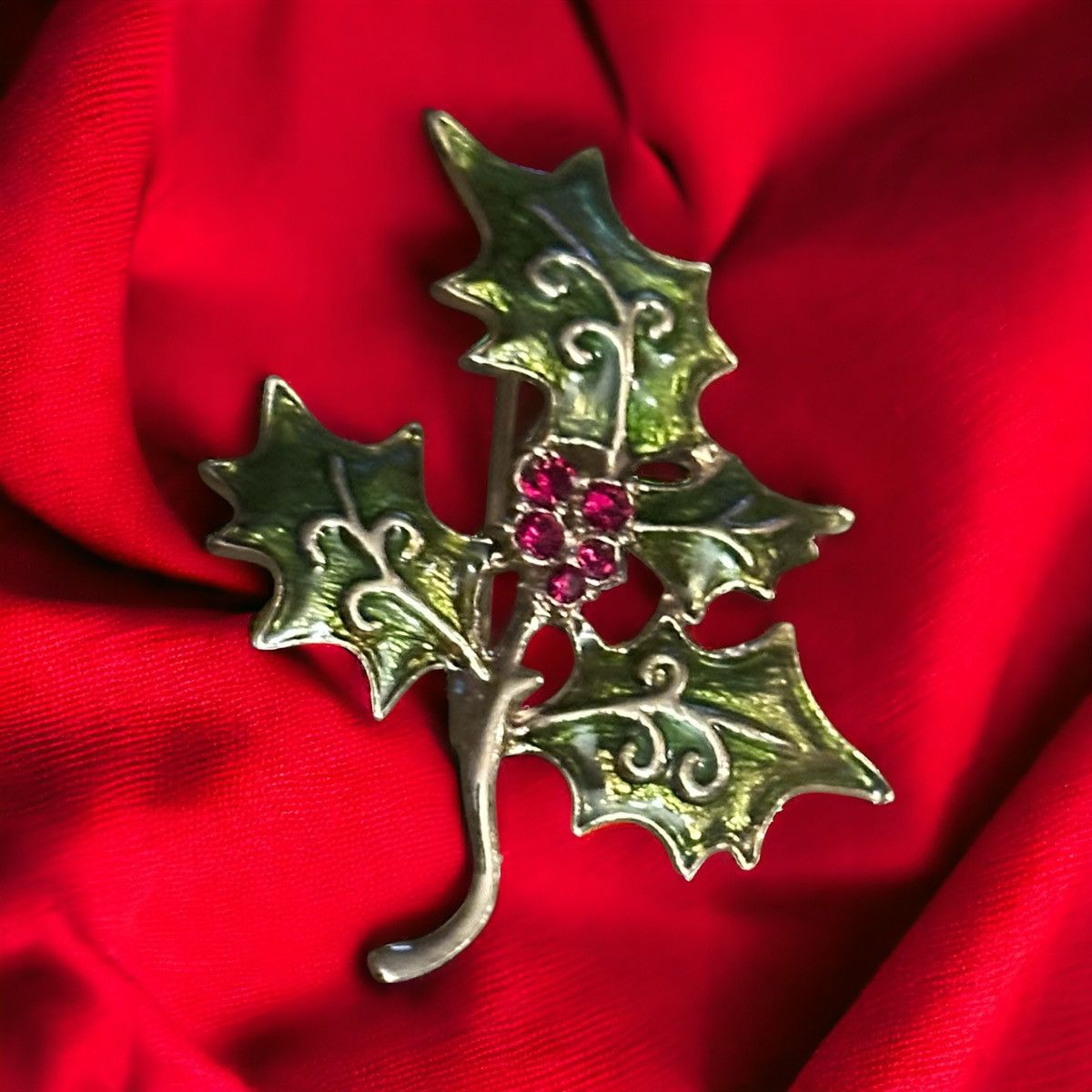 Vintage Vintage Christmas Holly leaves and berries brooch Size ONE SIZE - 1 Thumbnail