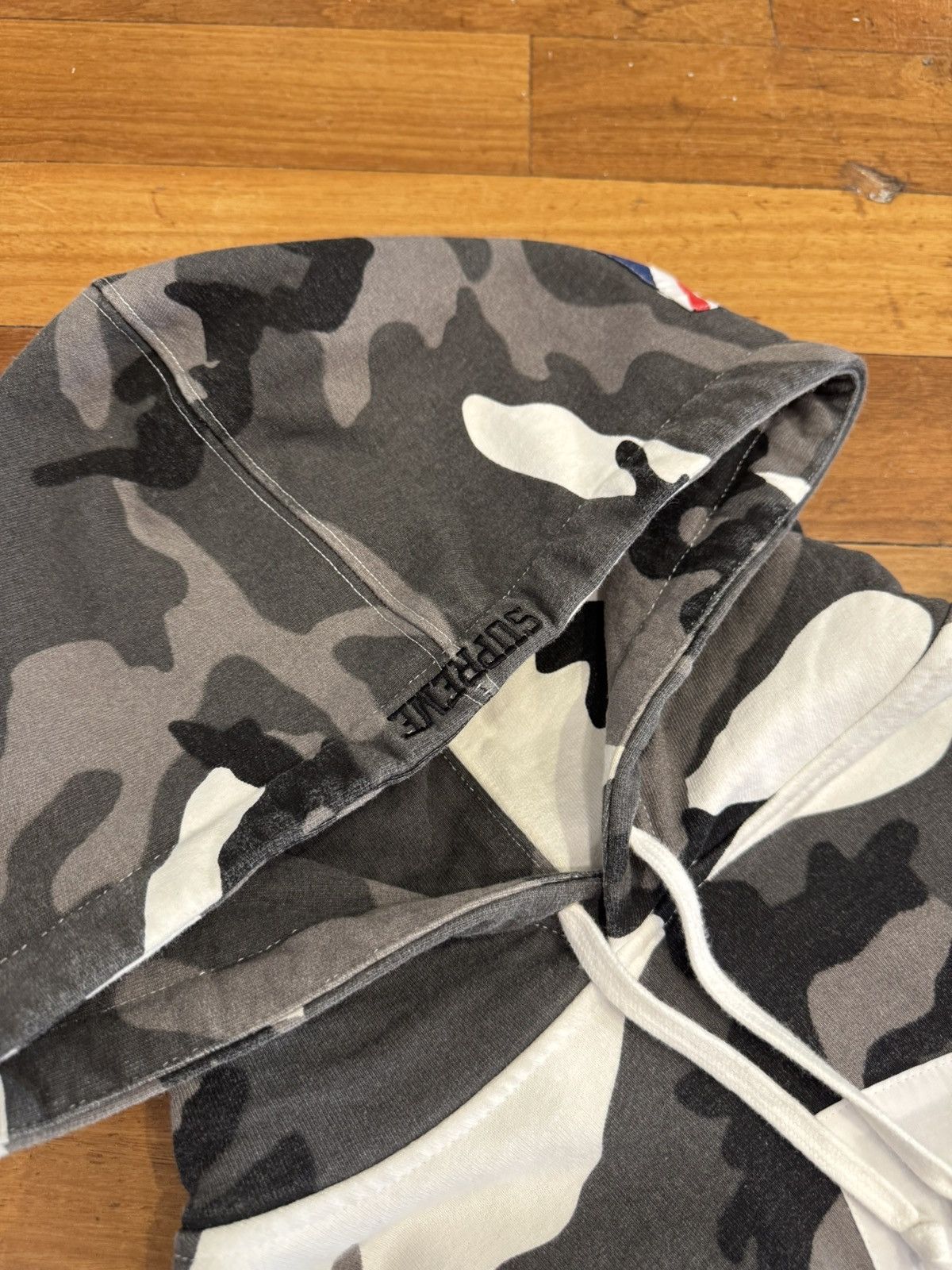 Supreme Supreme Flags Snow Camo Hoodie Size US XL / EU 56 / 4 - 3 Thumbnail