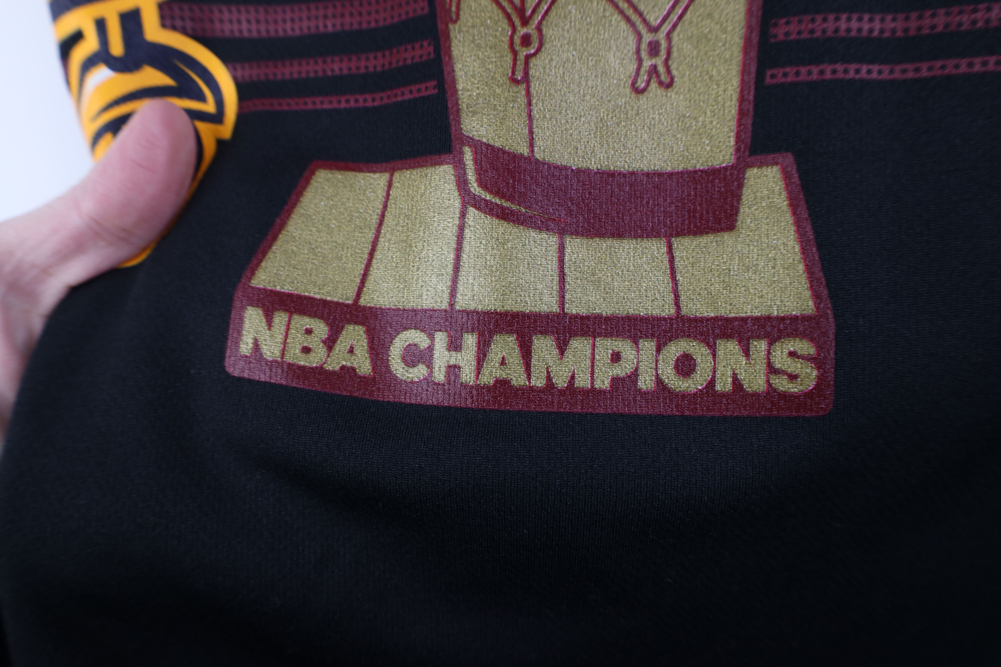 Adidas Adidas 2016 NBA James Cleveland Cavaliers Basketball Jersey Size US M / EU 48-50 / 2 - 6 Thumbnail