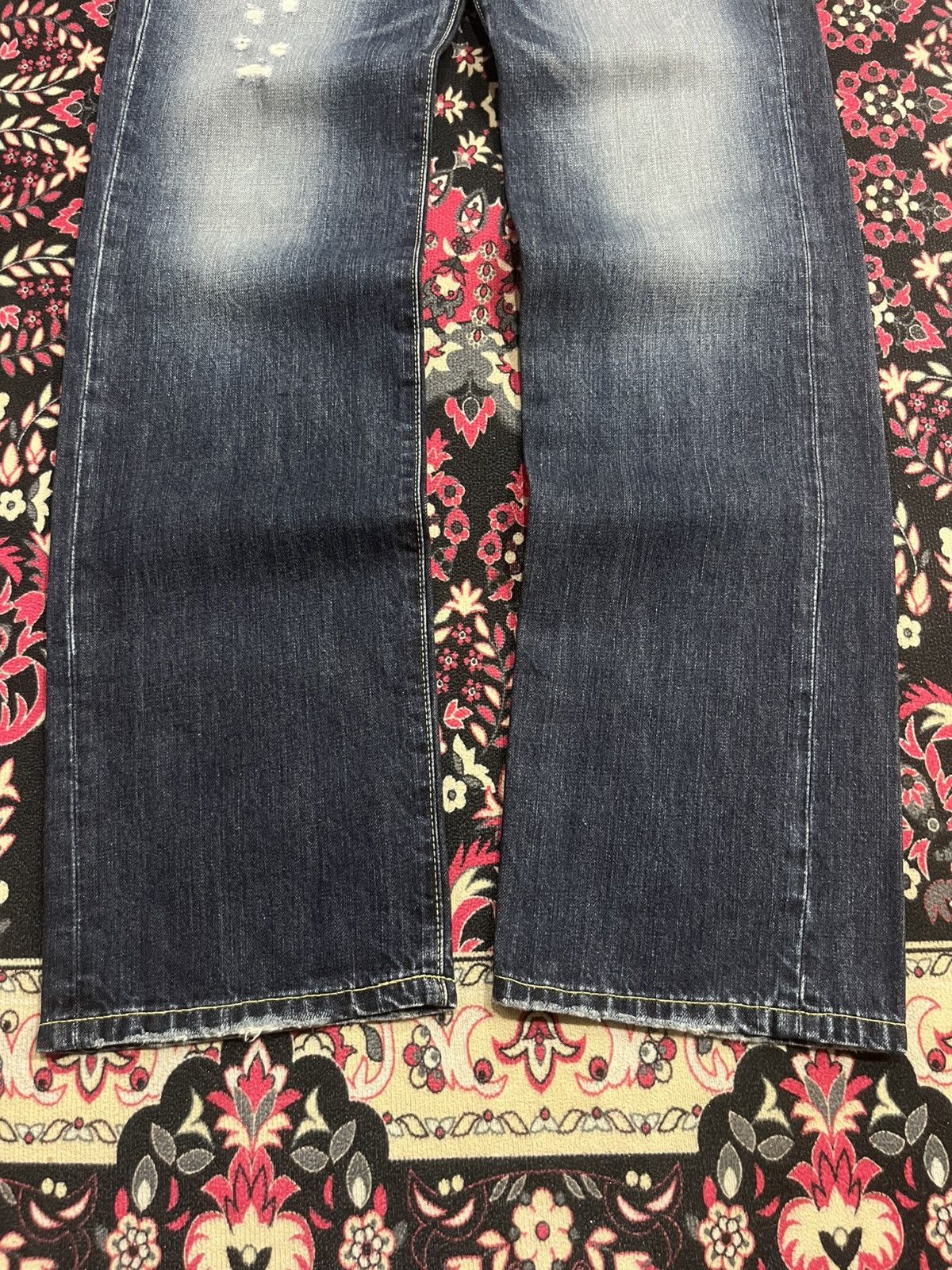 Levi's × Vetements Vintage Levi’s Dark Blue Faded Washed Distress Tapered Jeans Size US 28 / EU 44 - 10 Thumbnail