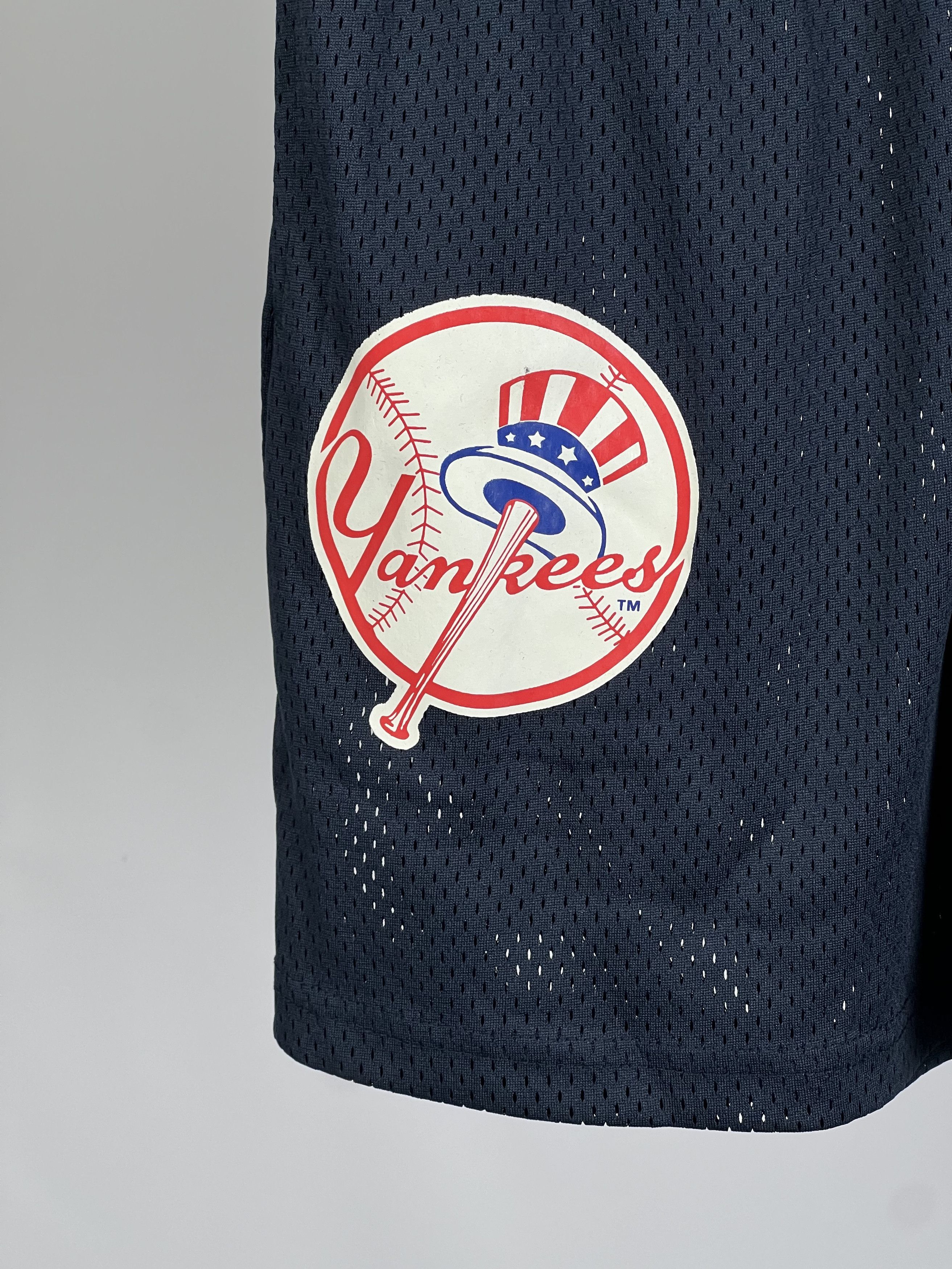 Eric Emanuel × New Era Brand New EE Basic Short New York Yankees Size L Size US 34 / EU 50 - 3 Thumbnail
