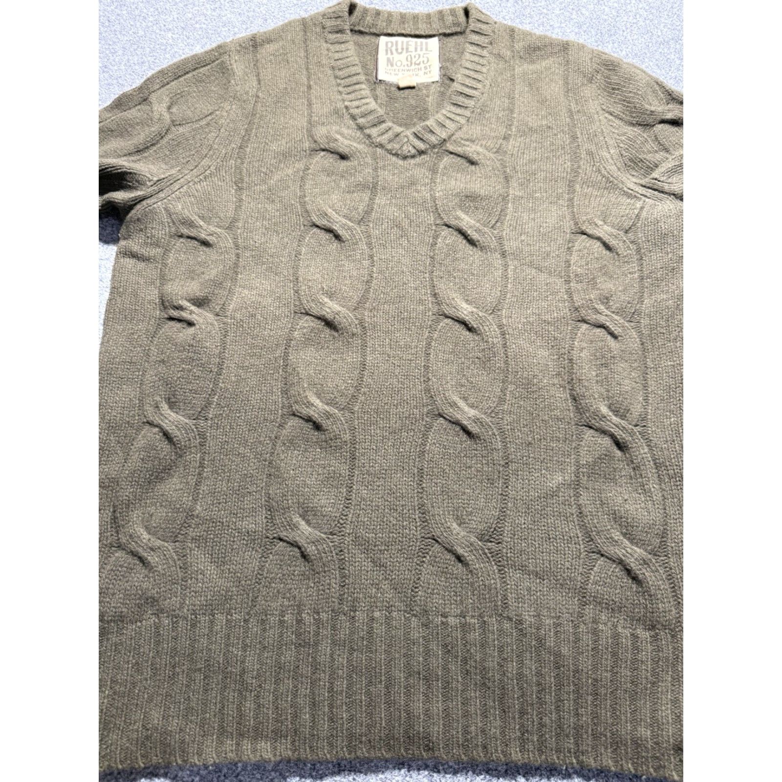 Vintage VINTAGE Ruehl No. 925 Cashmere And Lambs Wool Men’s V-Neck Sweater L Green Mens Pullover 90s? Size US L / EU 52-54 / 3 - 4 Thumbnail