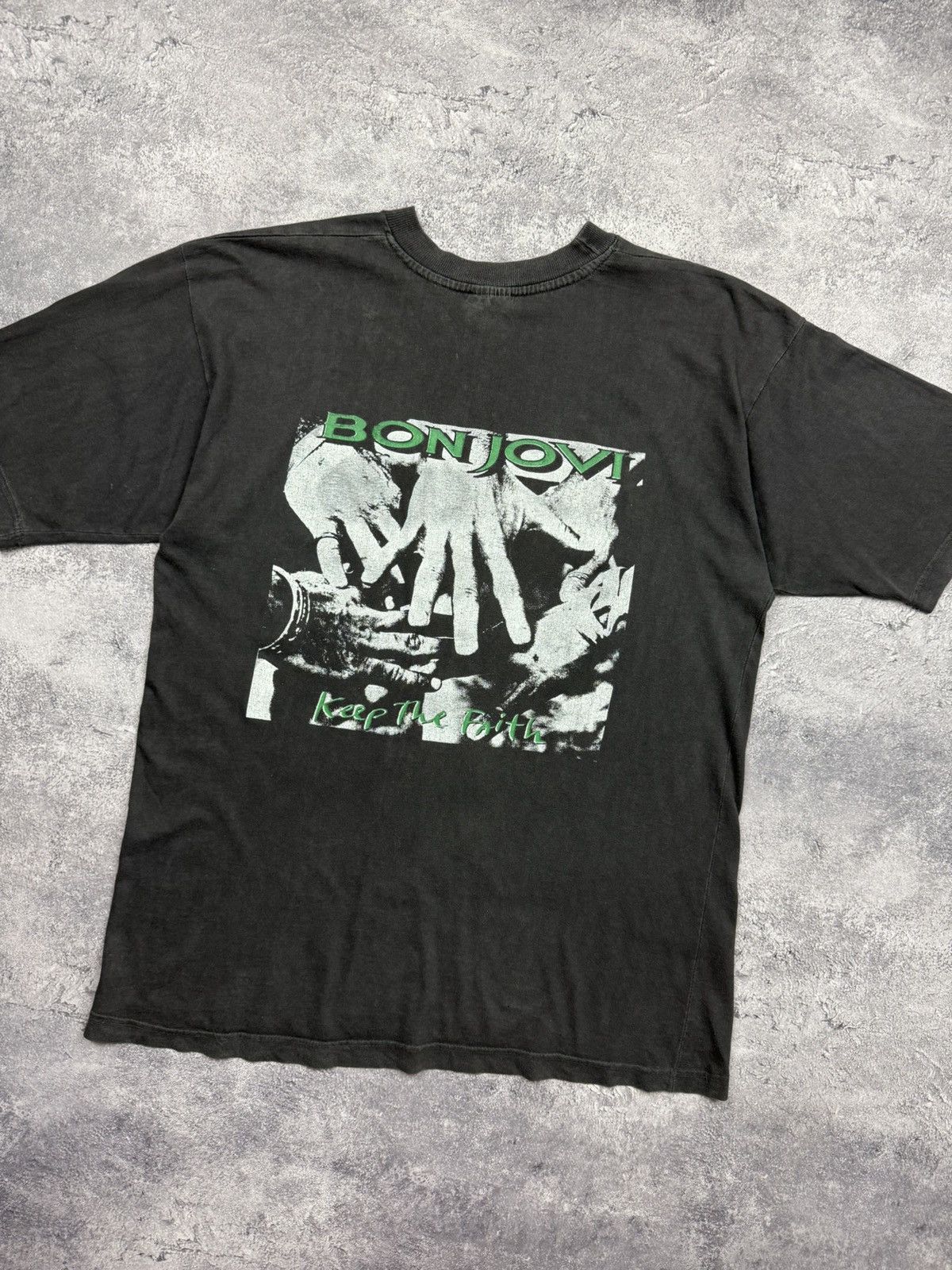 Bon Jovi Vintage 90s Bon Jovi Keep The Faith T-Shirt Faded Band Tee Size US L / EU 52-54 / 3 - 14 Thumbnail