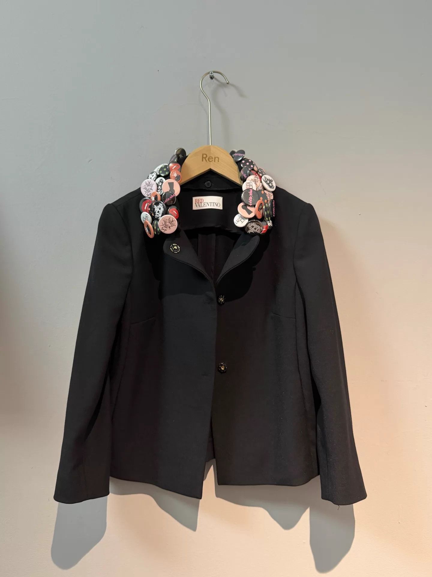 RED Valentino Red Valentino Neckline Medal Pin Jacket CDG 38 Size XS / US 0-2 / IT 36-38 - 1 Thumbnail