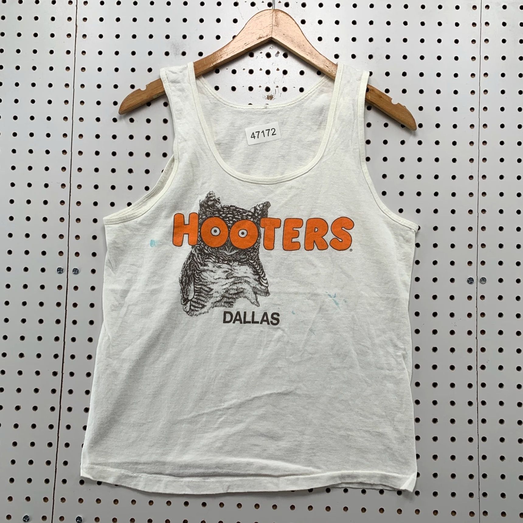 Vintage VINTAGE Hooters Tank Top Women Small 90s White Dallas Sleeveless Owl Graphic USA Tank Women's S White 90s USA Size S / US 4 / IT 40 - 2 Thumbnail
