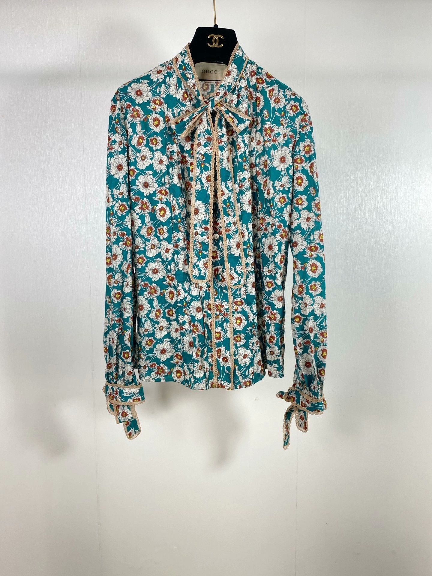 Gucci Gucci Floral Bow Shirt Size XS / US 0-2 / IT 36-38 - 1 Thumbnail