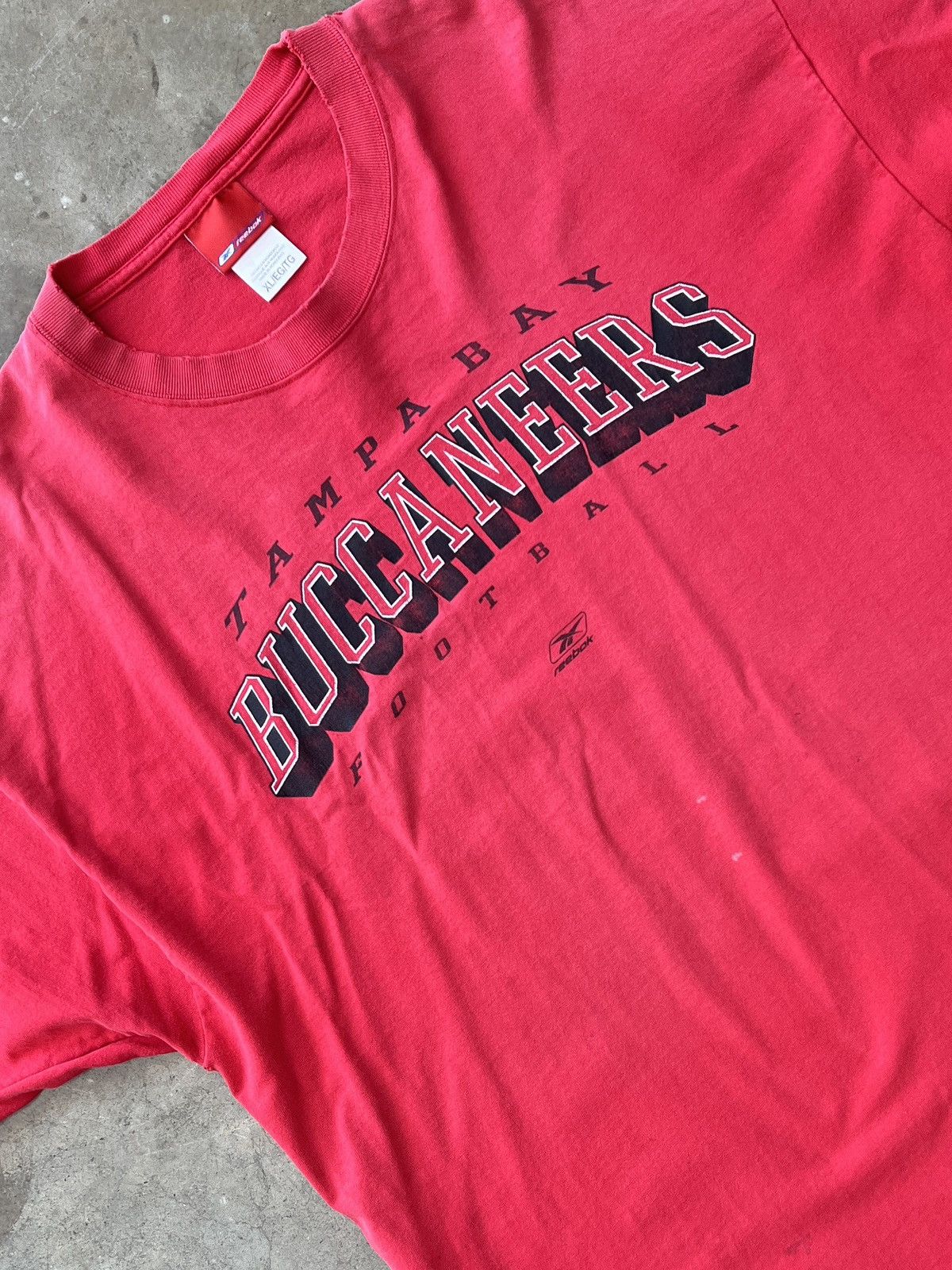 NFL × Vintage Vintage NFL Reebok Tampa Bay Buccaneers Football Tee XL Size US XL / EU 56 / 4 - 1 Thumbnail