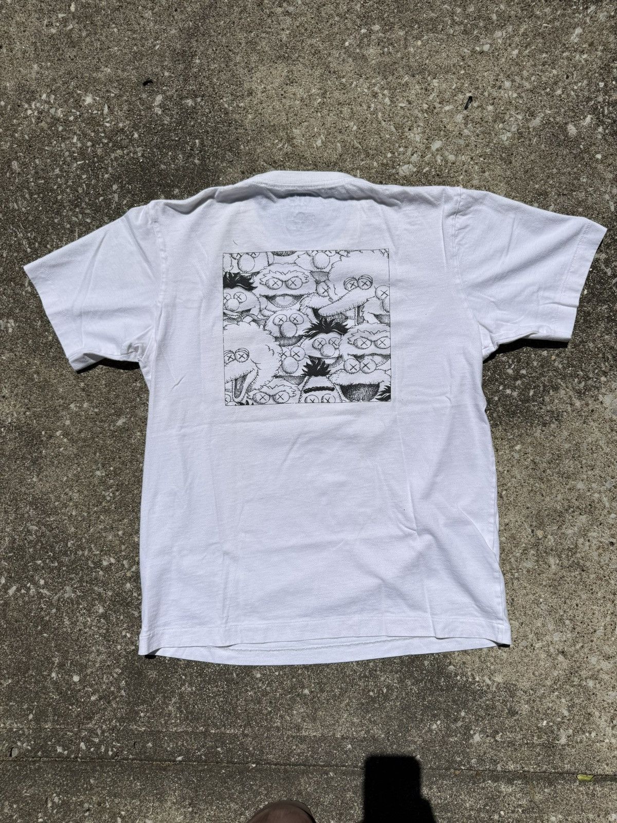 Kaws × Uniqlo White KAWS x Uniqlo x Sesame Street XX Pocket Tee Size US S / EU 44-46 / 1 - 1 Thumbnail