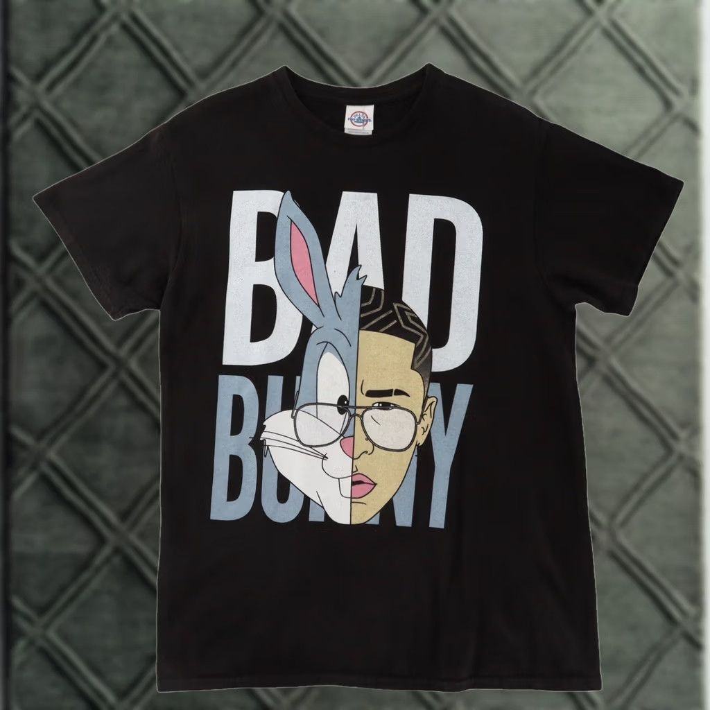 Vintage Bad Bunny X Bugs Bunny Black Tshirt Men Medium Size US M / EU 48-50 / 2 - 1 Thumbnail