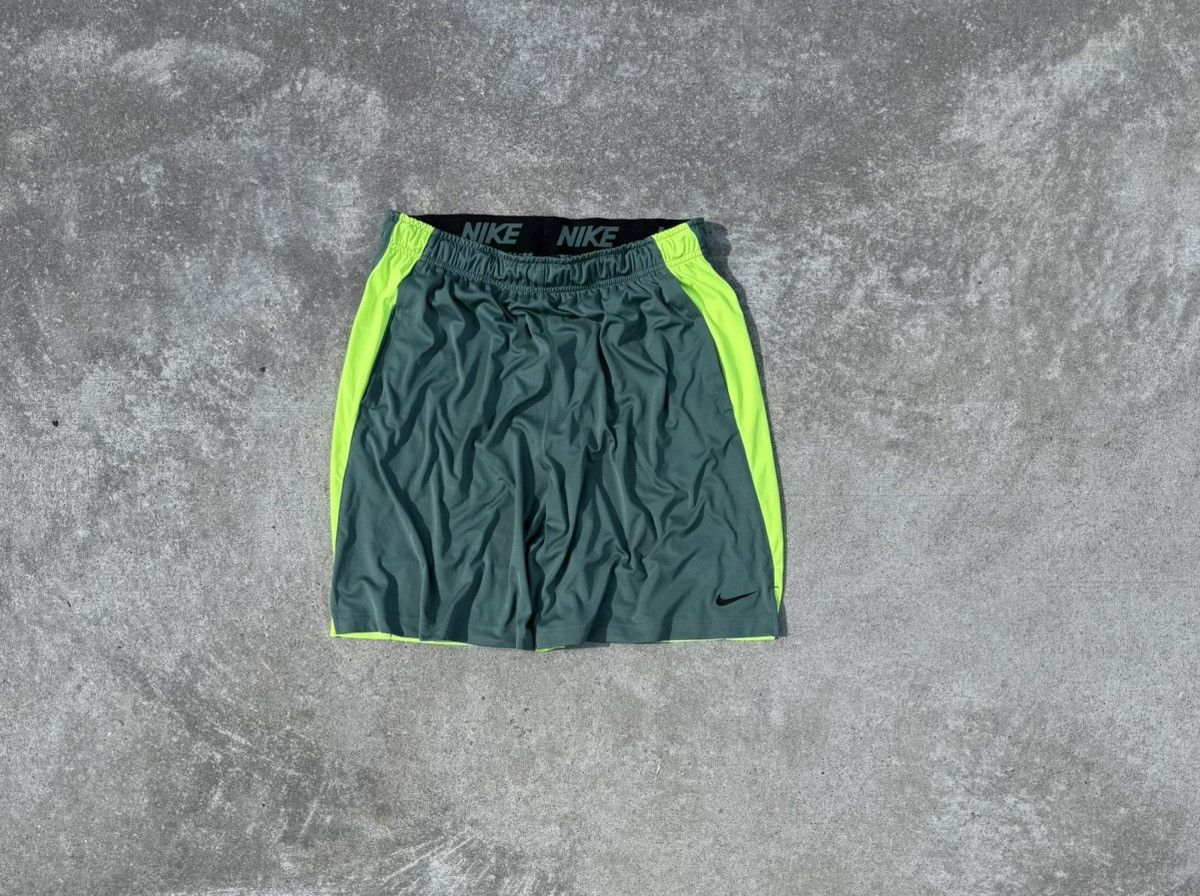 Other Vintage Nike y2k wide buggy streetwear oversize track shorts Size US 34 / EU 50 - 1 Thumbnail