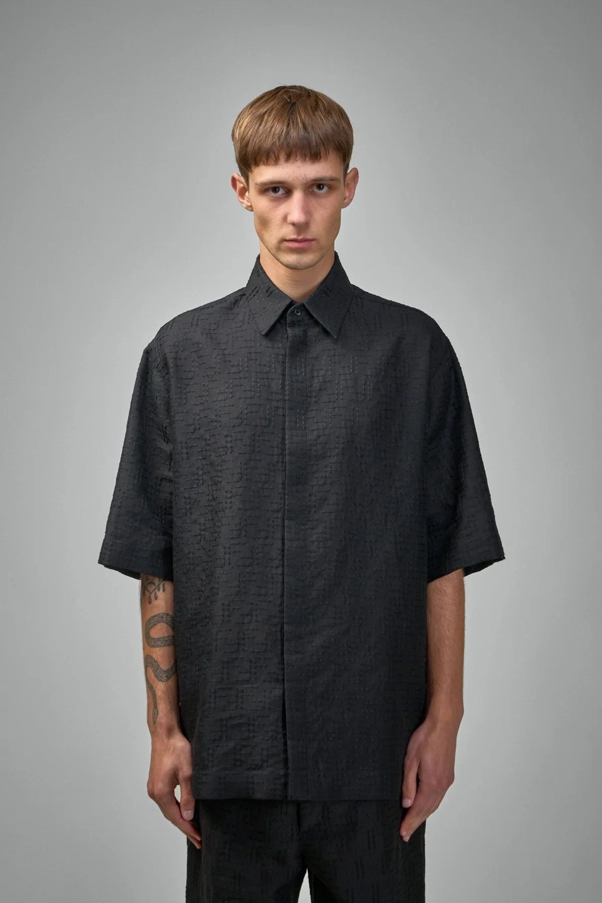 Fendi o1s1wg110126 M Shirt/Wove N Fabric in Black Size US S / EU 44-46 / 1 - 1 Thumbnail