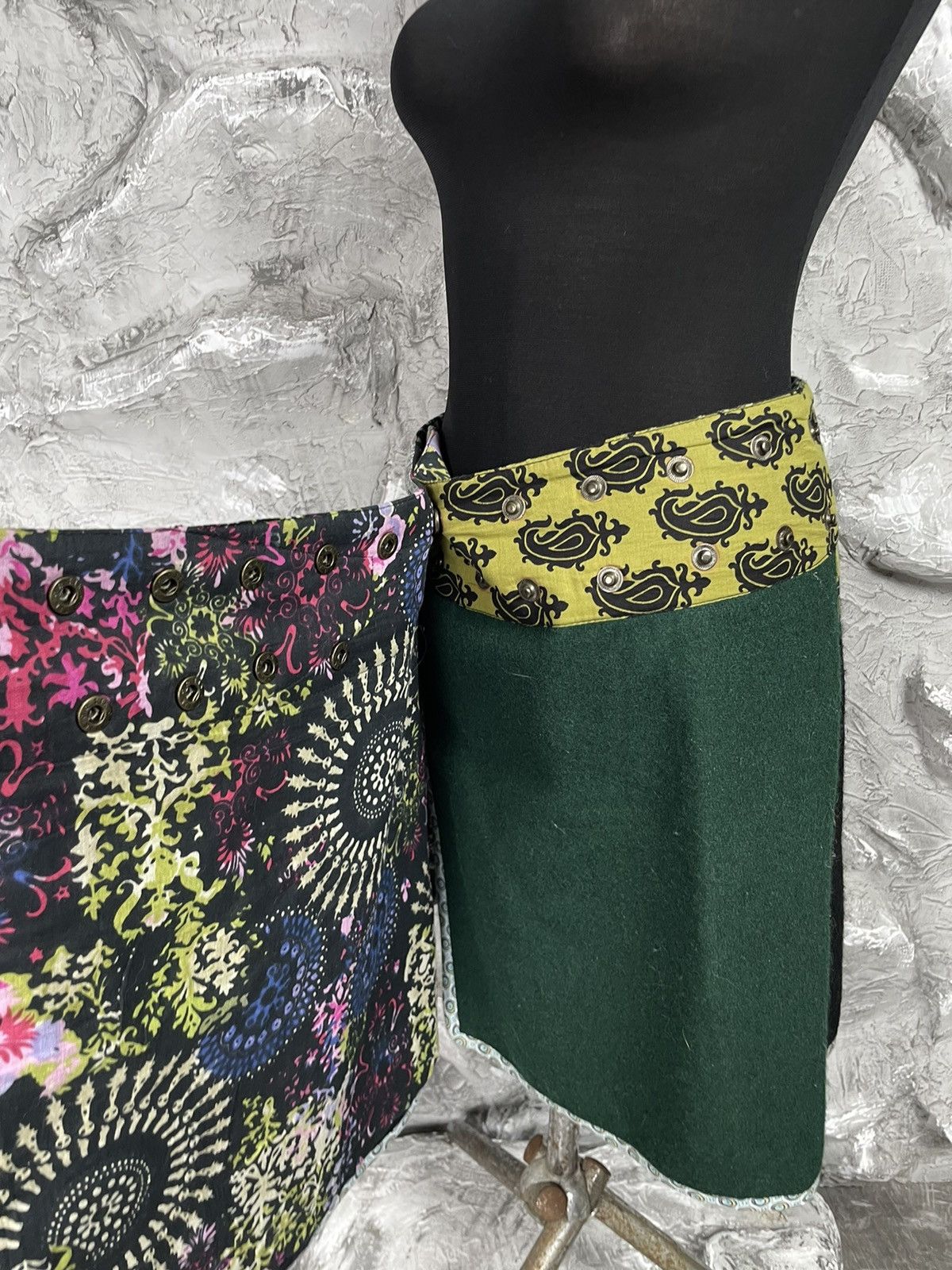 Japanese Brand 2000s Y2K Rivets Tweed Wrap Midi Skirt With Pocket Size 30" / US 8 / IT 44 - 8 Thumbnail