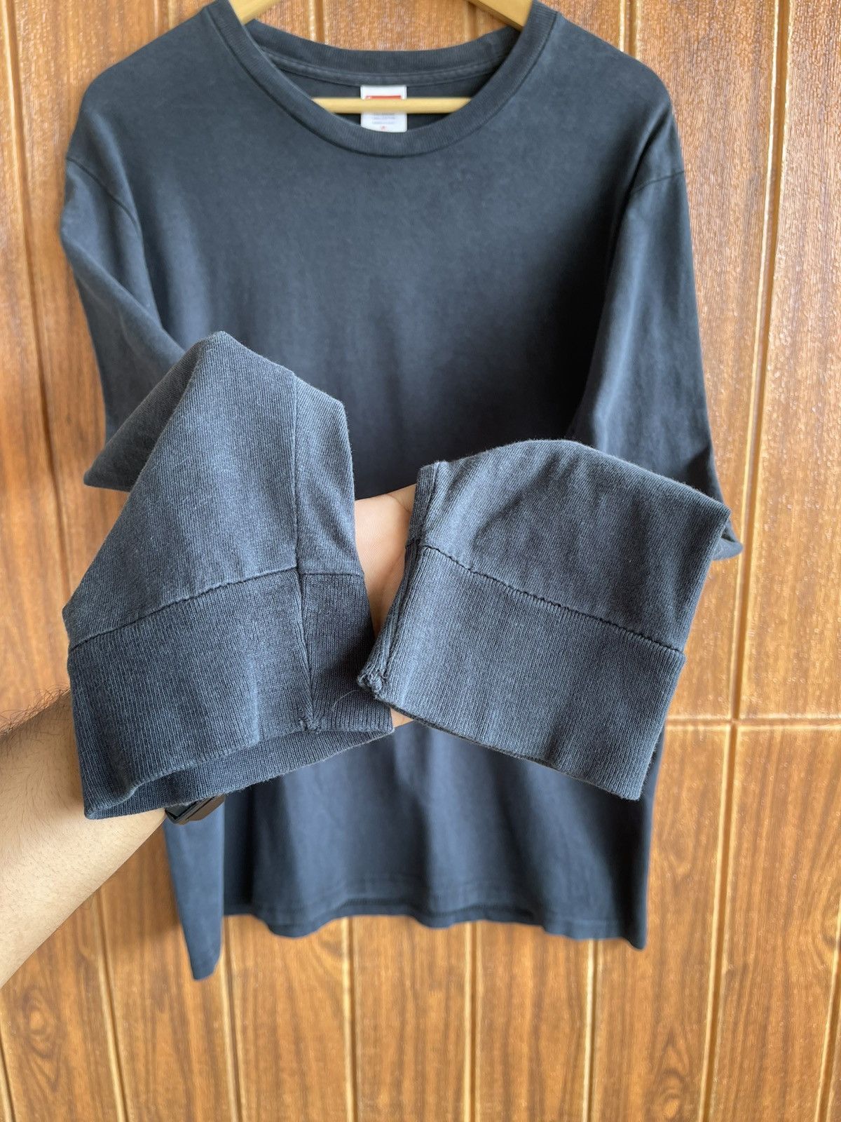 Supreme Thrashed🔥Supreme🔥Sun Faded Black Long Sleeve Plain Tshirt Size US M / EU 48-50 / 2 - 3 Thumbnail