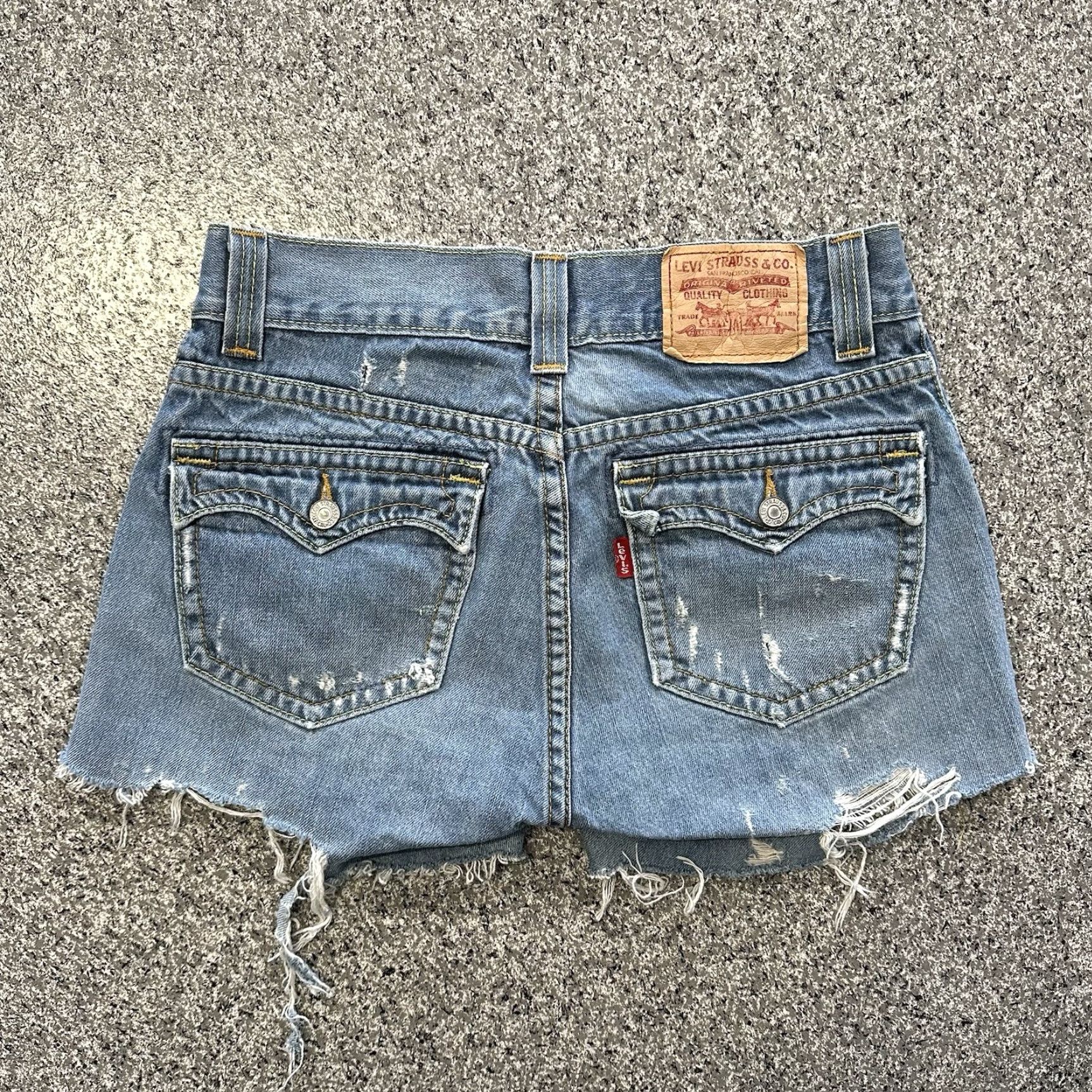 Levi's Levi's 501 Jeans Shorts Womens 6 Distressed 3 in Inseam Blue Cotton Denim Cut-Off Pockets Casual Size 28" / US 6 / IT 42 - 7 Thumbnail