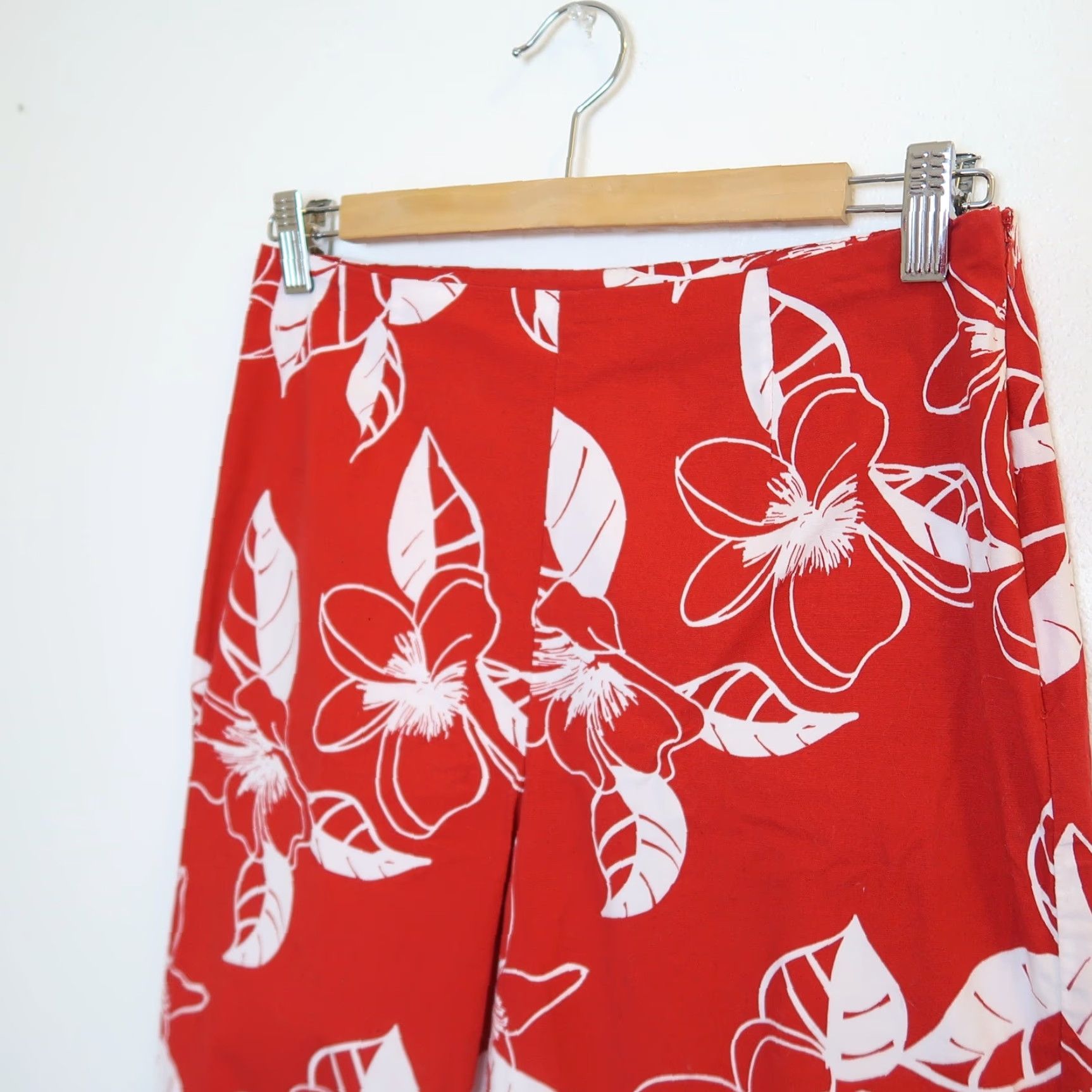 Vintage VINTAGE Clio 90s Cotton Capri Pants Women's Red White Tropical Floral High Rise 8 Capris Grunge Vintage 1990s Casual Ready Size 30" / US 8 / IT 44 - 2 Thumbnail