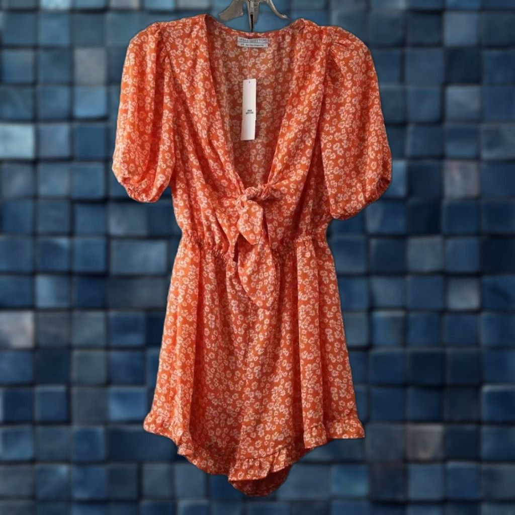 Urban Outfitters Urban Outfitters Women's Orange & White Floral Romper Size S User: Urban Outfitters Women's Orange & White Floral Front Tie Romper Size S Size 28" / US 6 / IT 42 - 1 Thumbnail