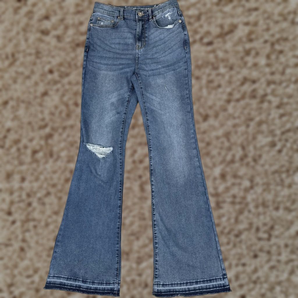 Vintage VINTAGE No Boundaries Jeans Womens Juniors 9 Medium Wash Flare Distressed Raw Hem Denim Size 30" / US 8 / IT 44 - 1 Thumbnail