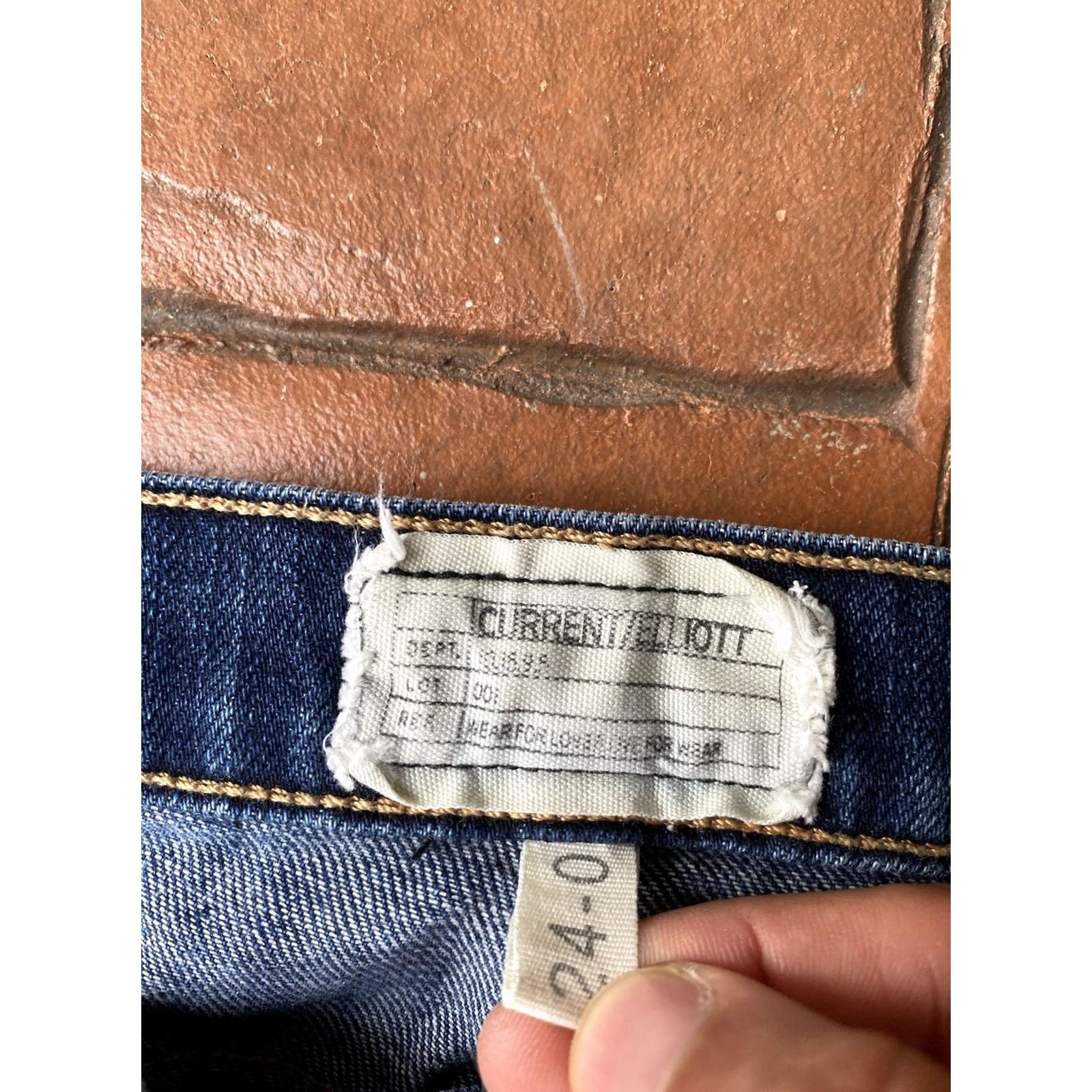 Vintage Current/Elliott Skinny Jeans Womens 24 Blue Distressed Low Rise 5-Pocket Denim Slim 28 Inseam Medium Wash Size 42" / US 20 - 2 Thumbnail