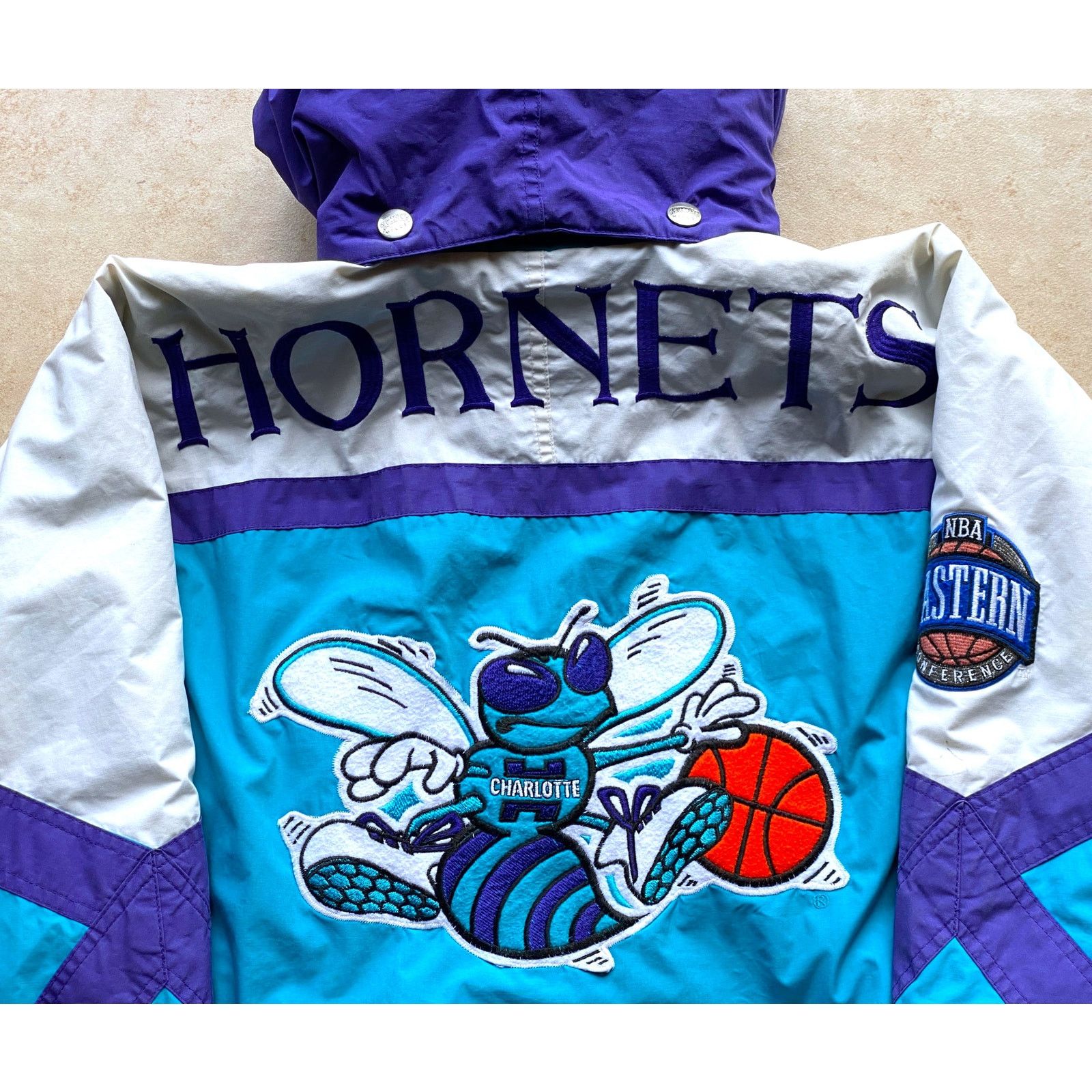 NBA × Starter Charlotte Hornets 90s NUTMEG puffer TAPE L teal NBA vintage Size US L / EU 52-54 / 3 - 1 Thumbnail
